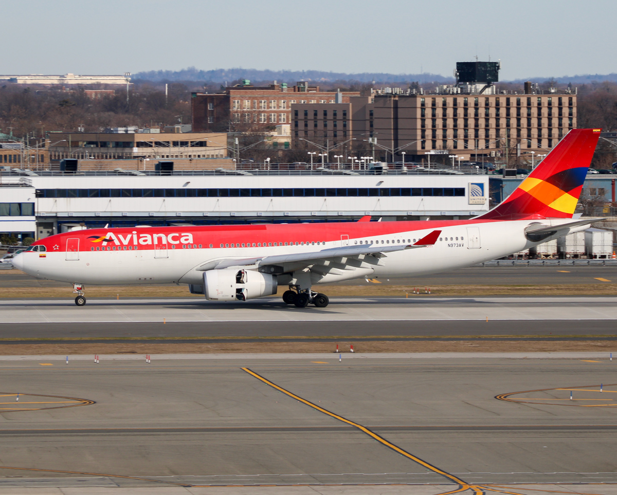 Full size: Avianca  Airbus A330-200 N973AV at John F. Kennedy International Airport
