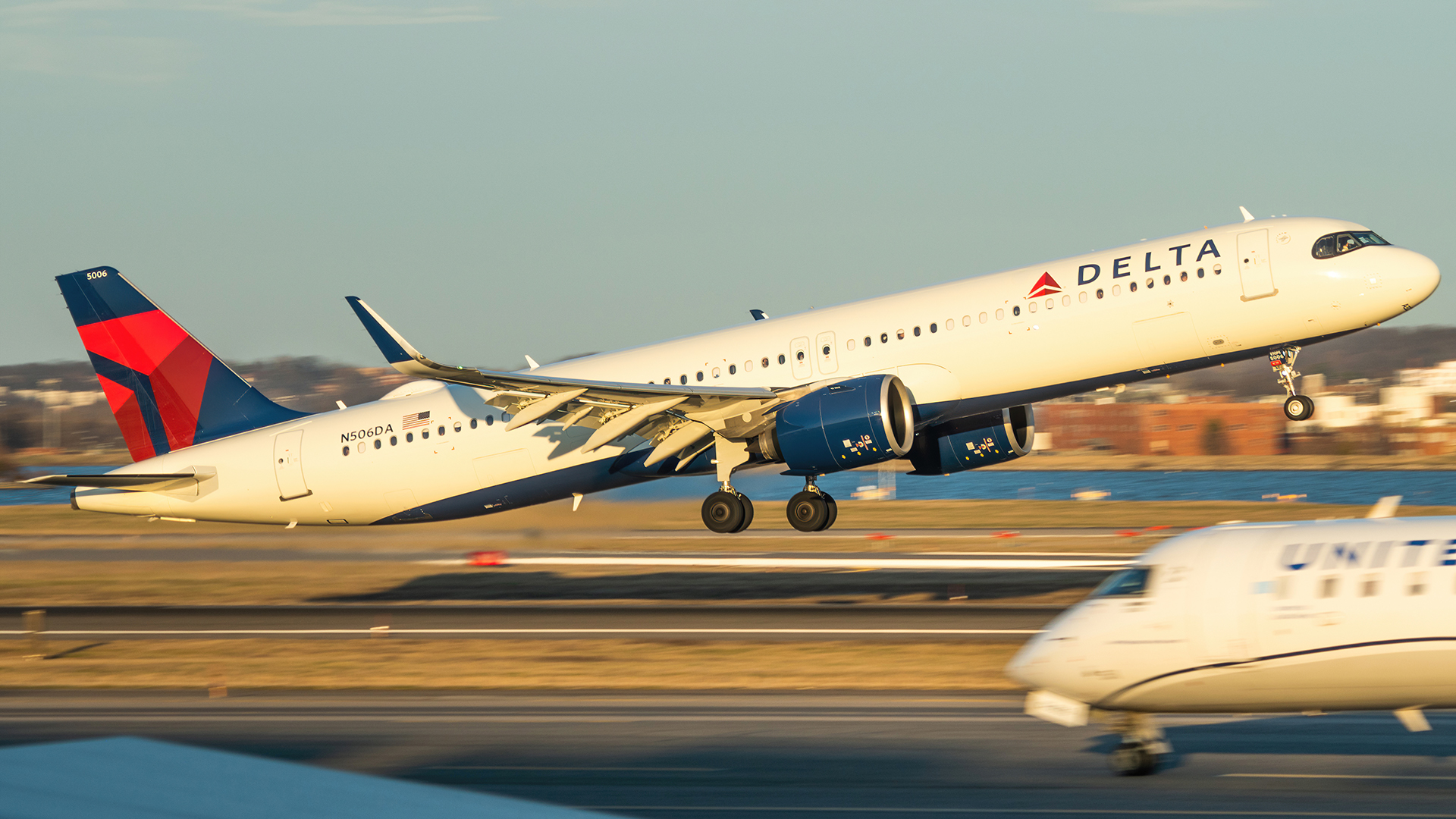 Full size: Delta Airlines Airbus A321NEO N506DA at Ronald Reagan National Airport