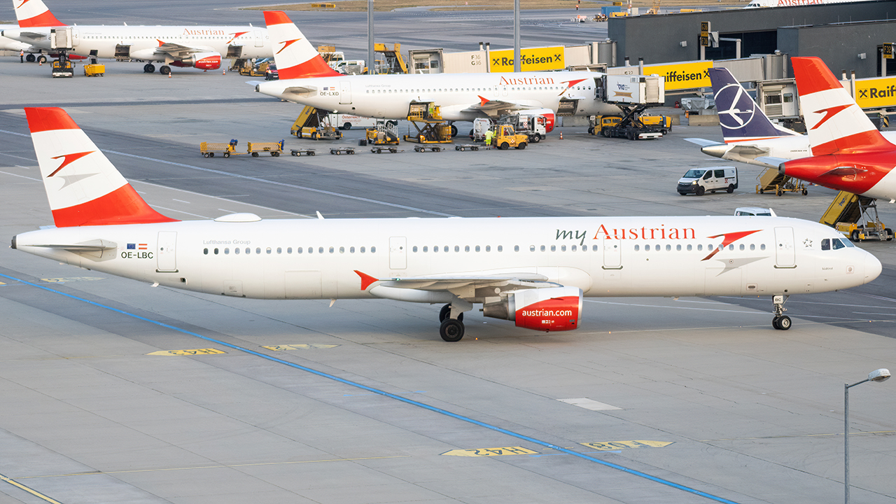 Full size: Austrian Airlines Airbus A321-200 OE-LBC at Vienna International Airport