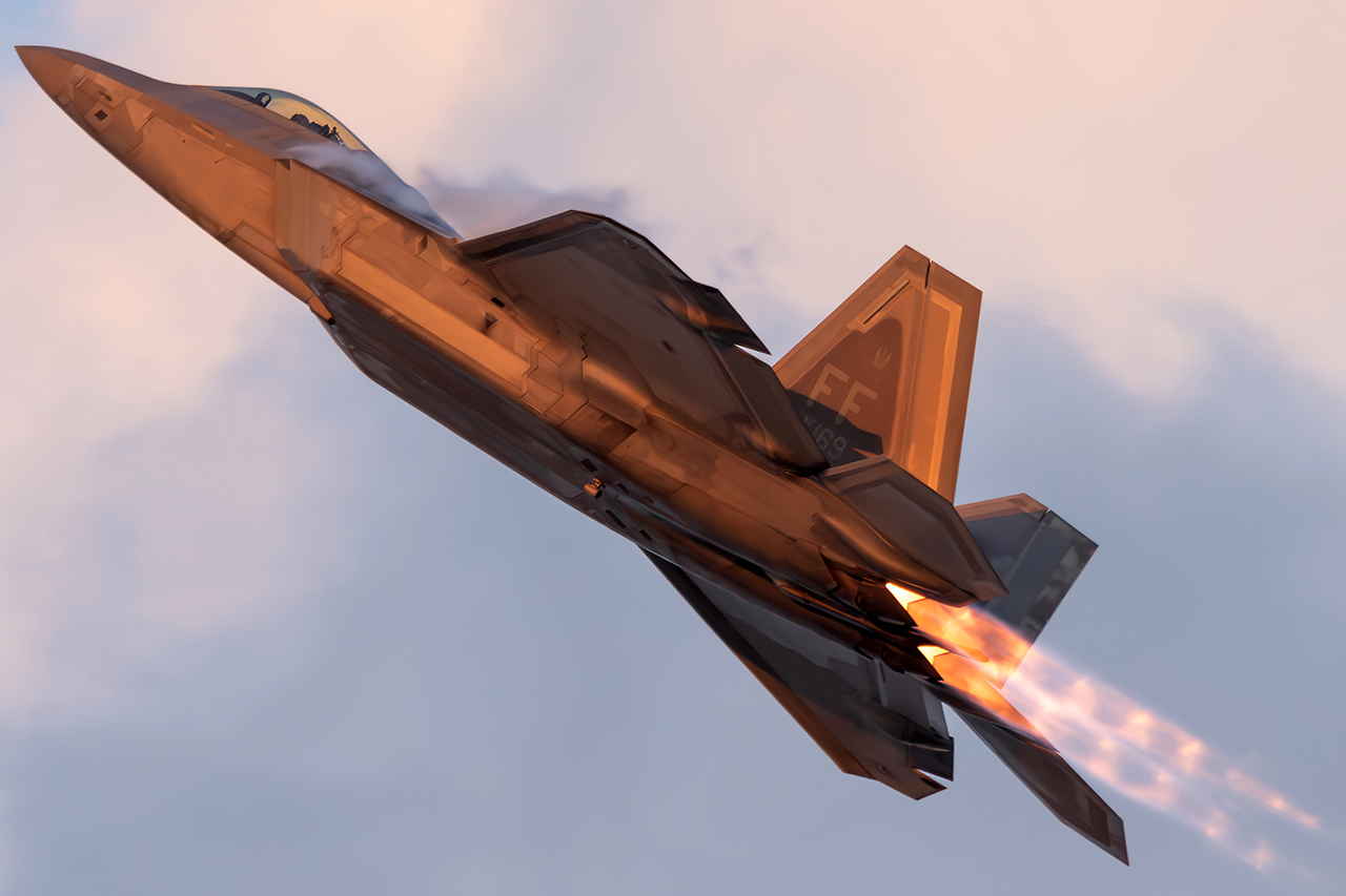 Full size: USAF - United States Air Force Lockheed Martin F-22A Raptor 08-4169 at Wittman Regional Airport