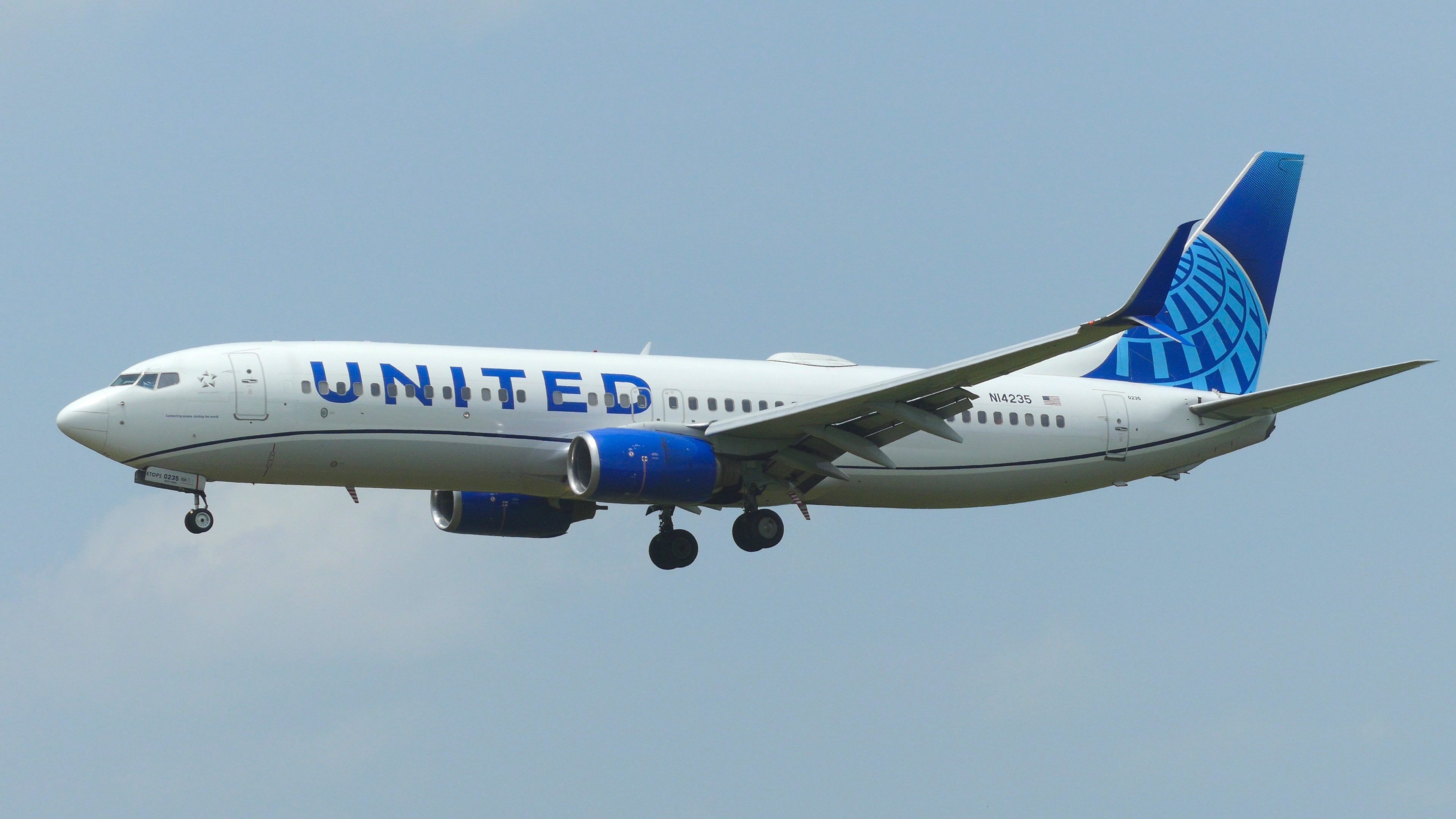 Full size: United Airlines Boeing 737-800 N14235 at Belize City Philip S. W. Goldson International Airport