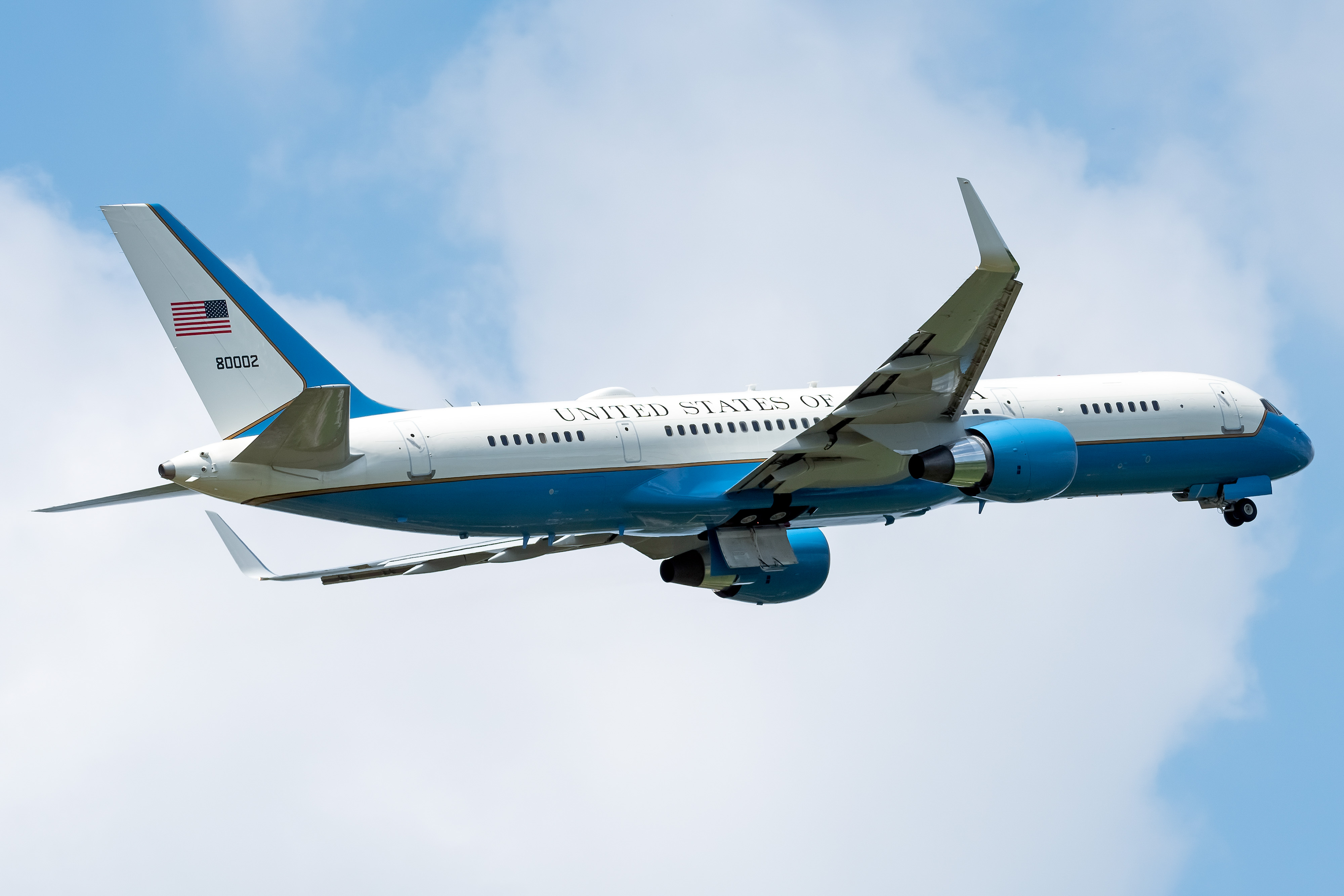 Full size: USAF - United States Air Force Boeing C-32 98-0002 at Lancaster Airport