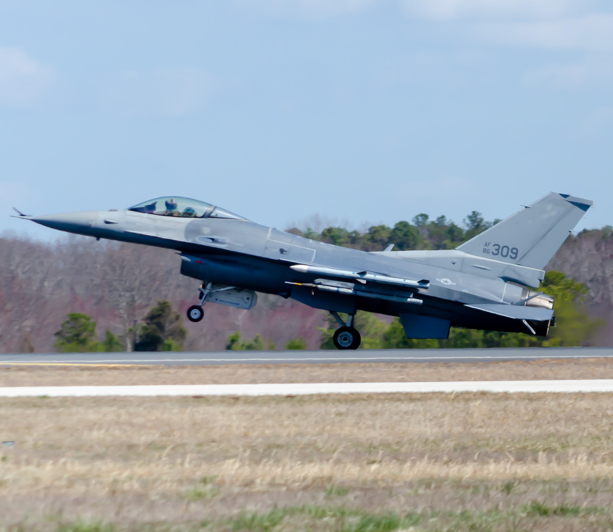 Full size: Air National Guard General Dynamics F-16 Fighting Falcon 86-0309 at Atlantic City International Airport