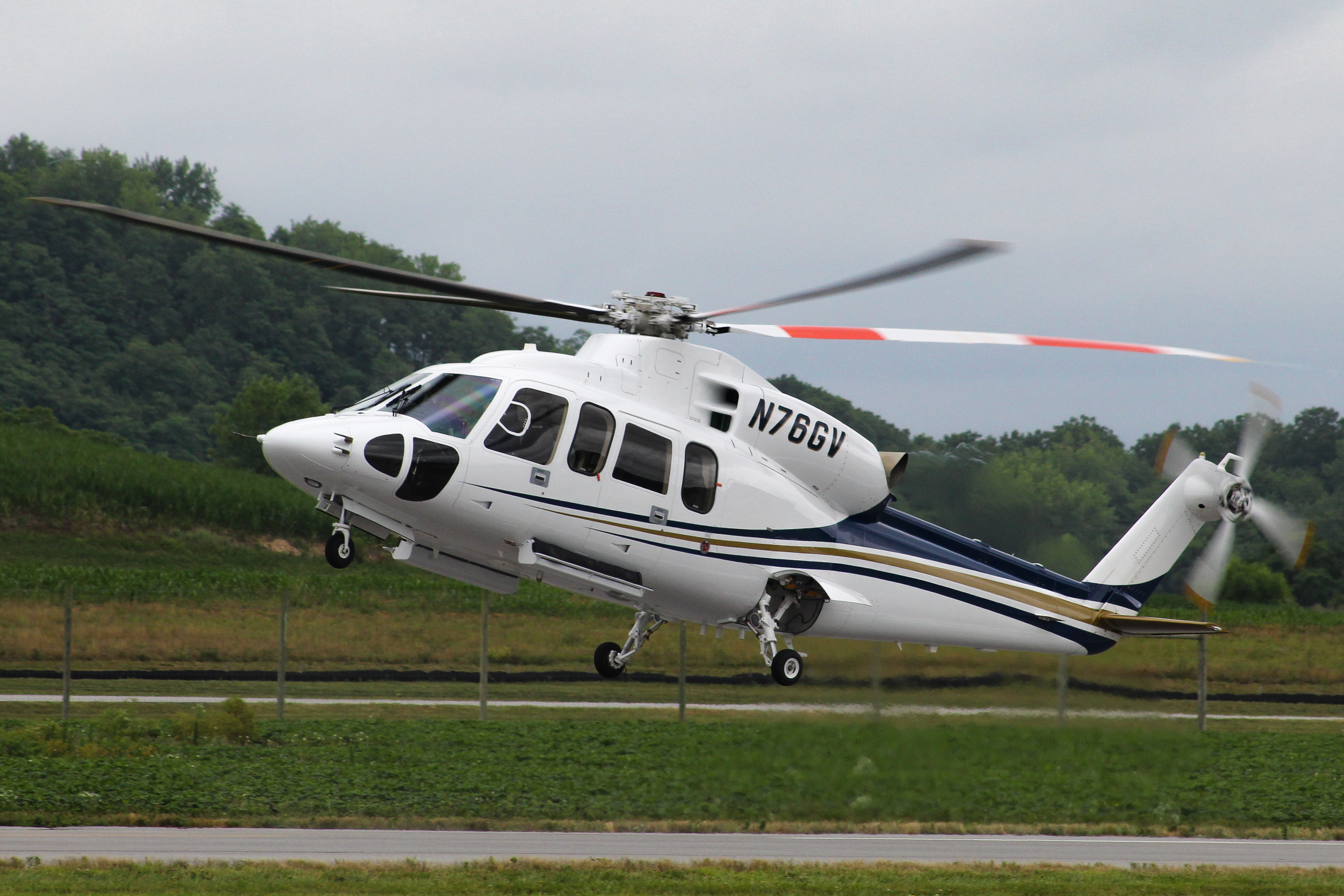 Full size: PRIVATE Sikorsky S-76D  N76GV at York Airport