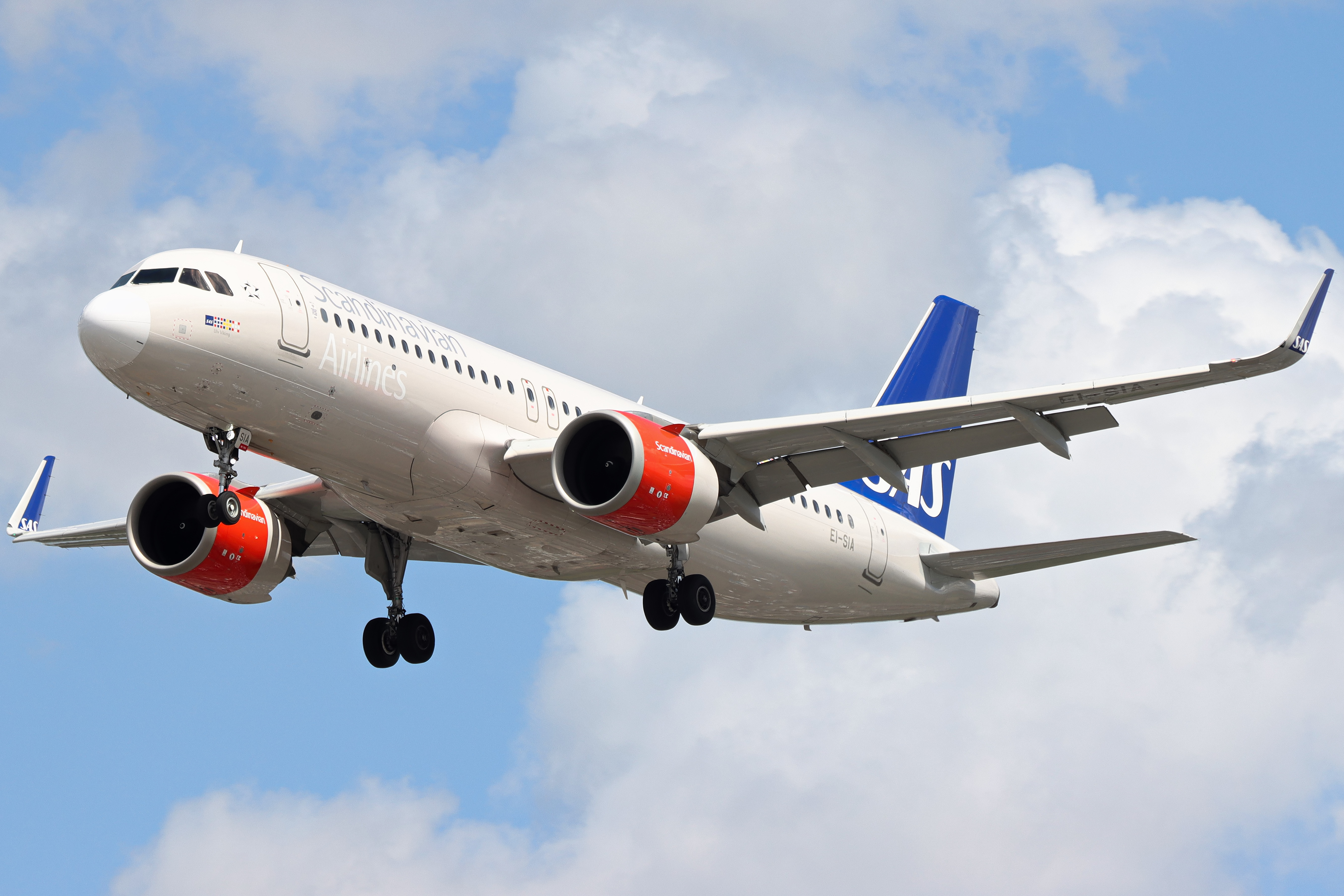 Full size: Scandinavian Airlines Airbus A320NEO EI-SIA at London Heathrow International Airport