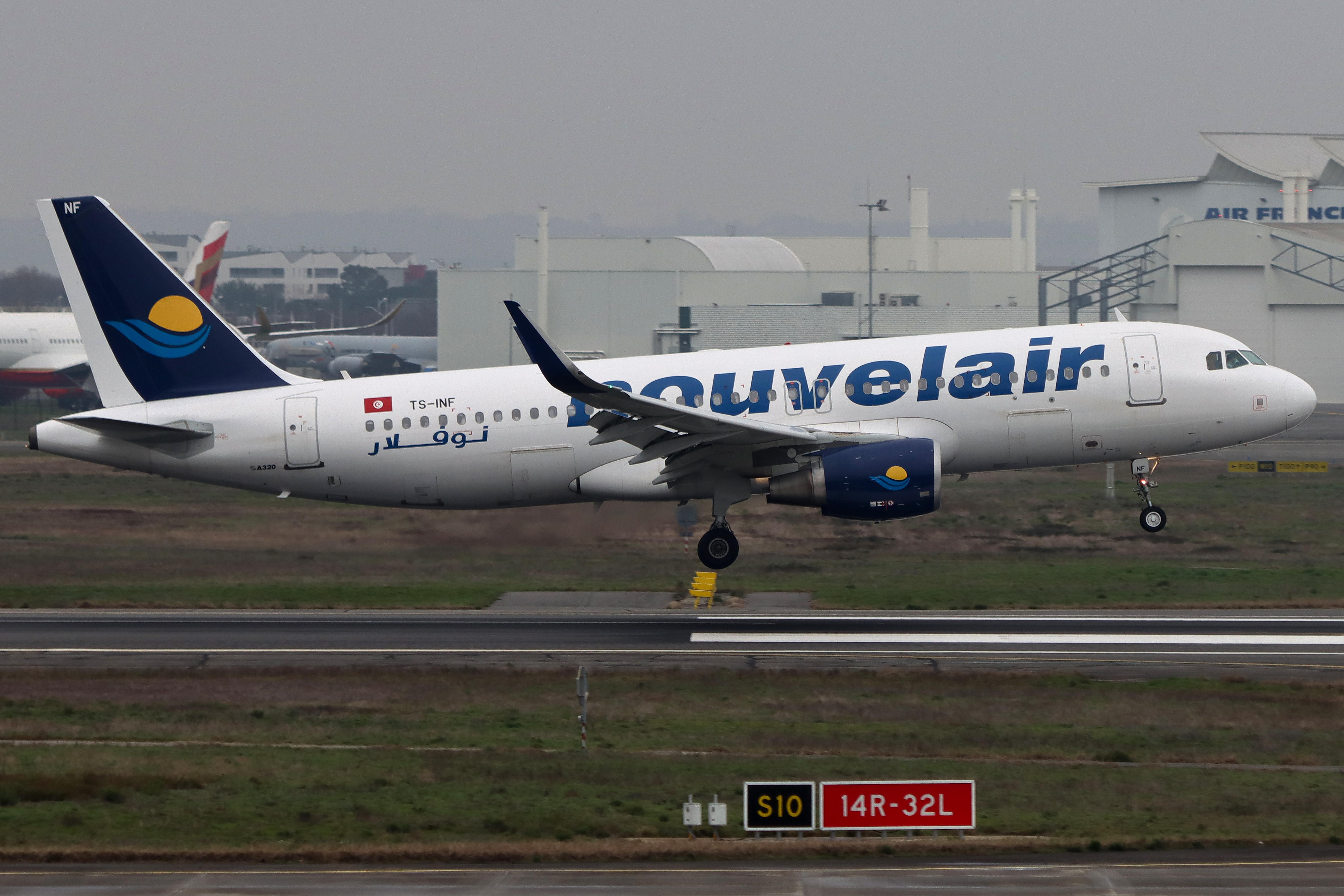 Full size: NOUVELAIR TUNISIE  Airbus A320 TS-INF at Toulouse Blagnac Airport