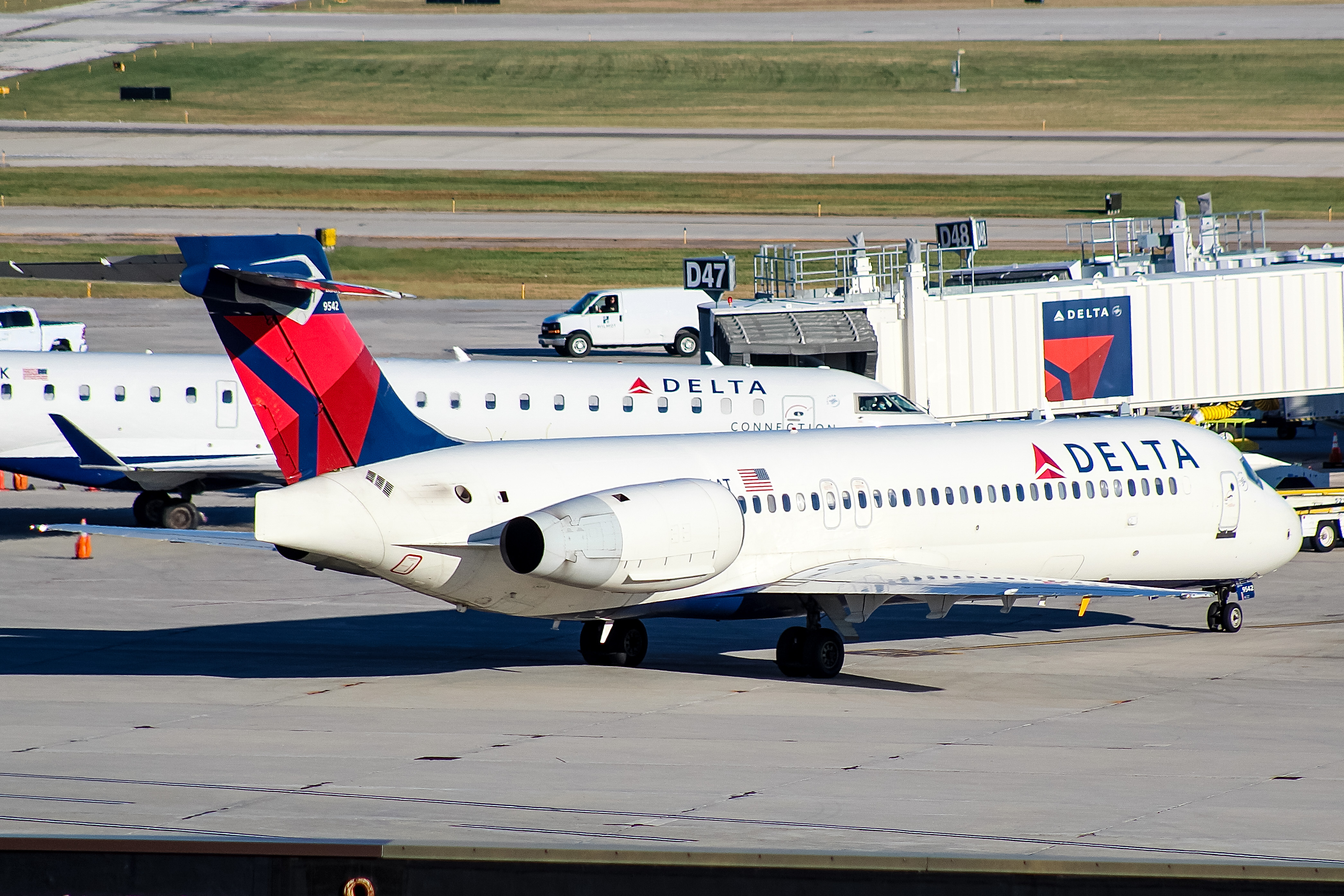 Full size: Delta Airlines Boeing 717-200 N996AT at General Mitchell International Airport