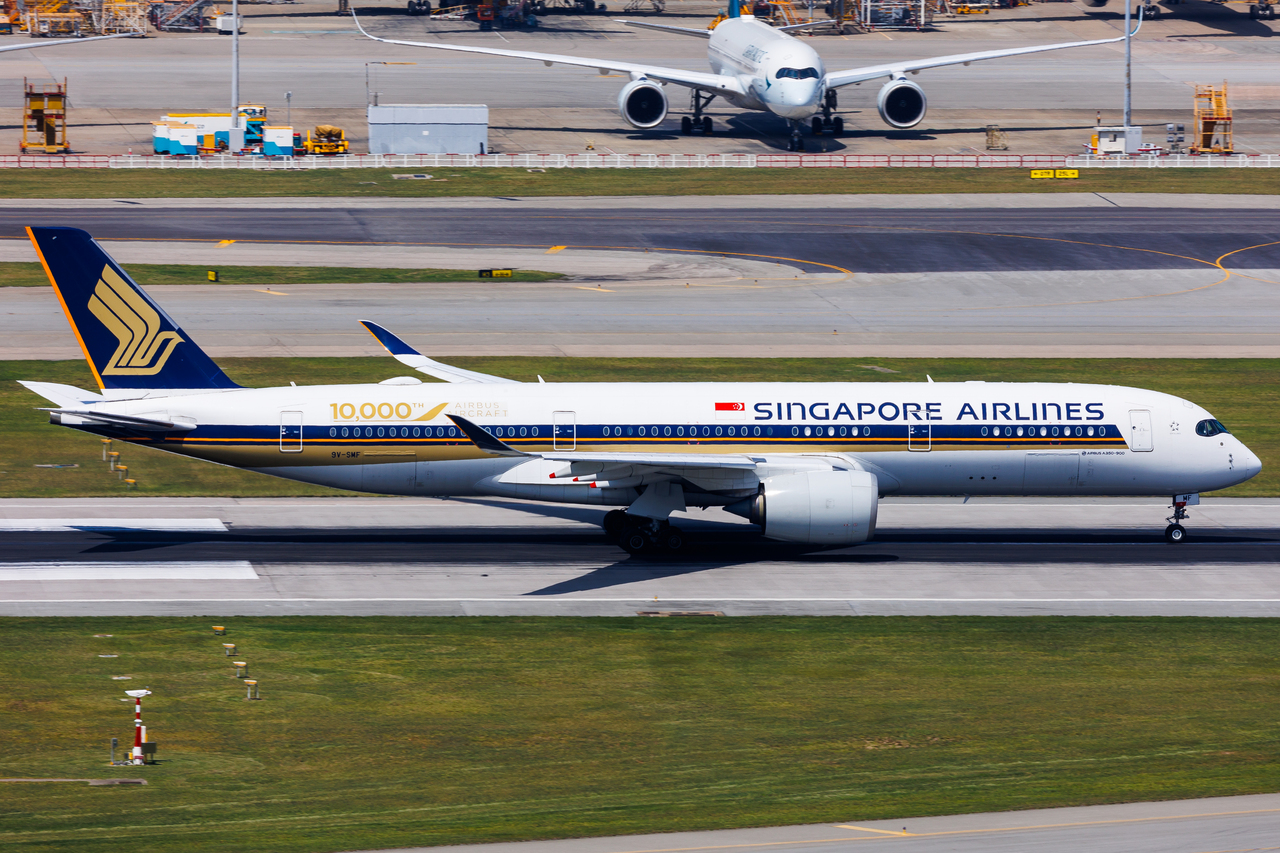 Full size: Singapore Airlines Airbus A350-900 9V-SMF at Hong Kong International Airport
