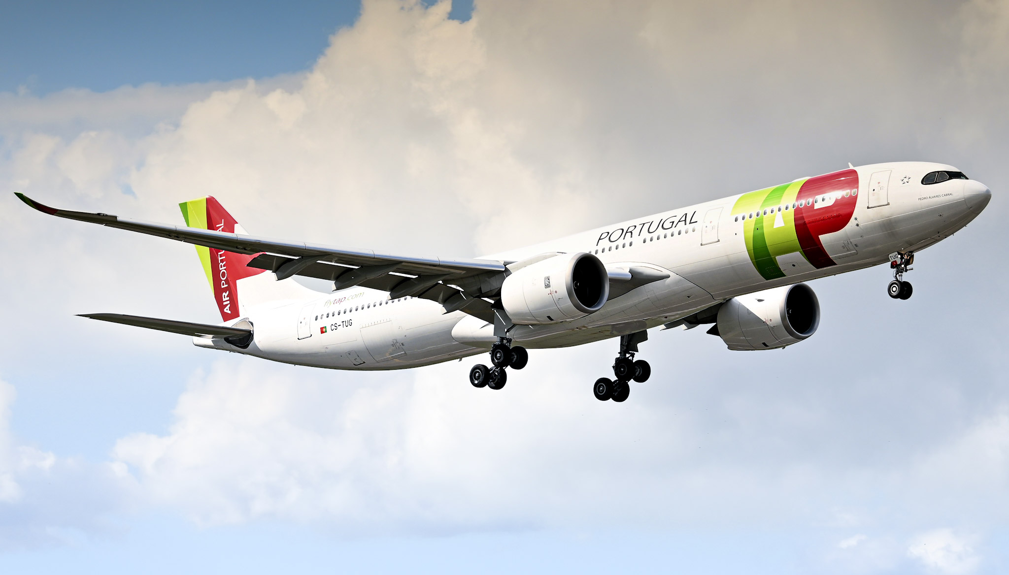 Full size: TAP Air Portugal Airbus A330-900 CS-TUG at Miami International Airport