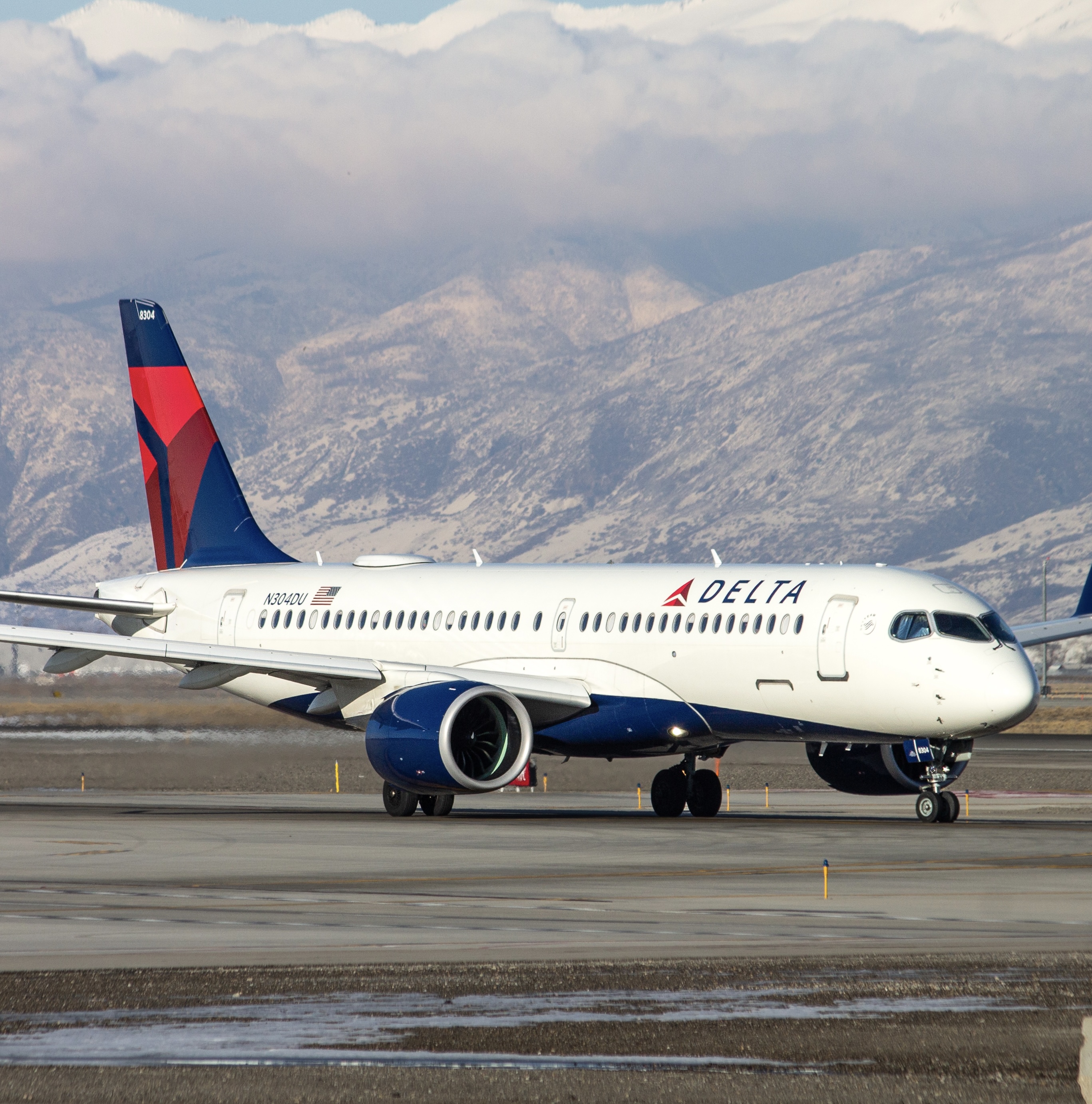 Full size: Delta Airlines Airbus A220-300 N304DU at Salt Lake City International Airport
