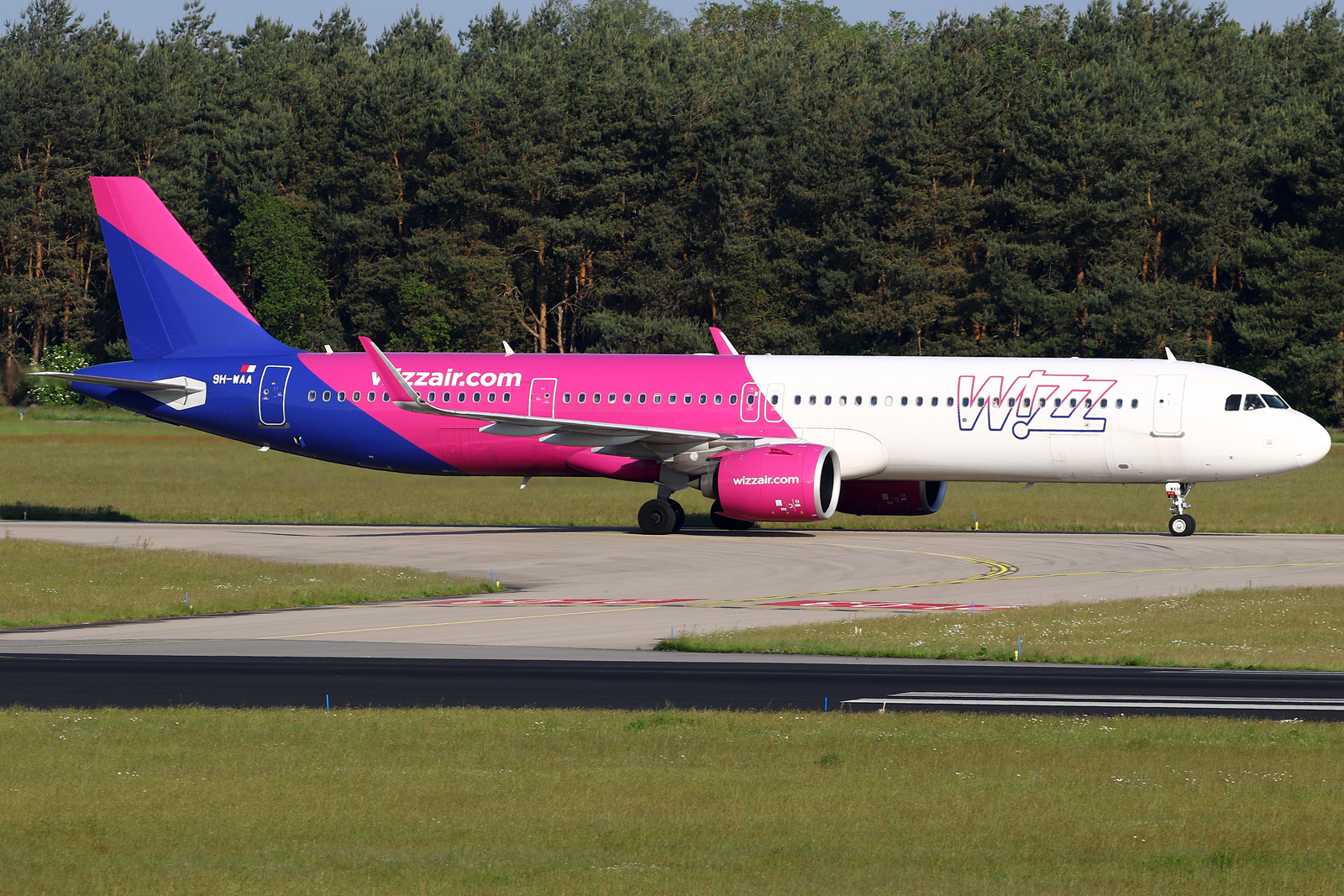 Full size: Wizz Air Malta Airbus A321NEO 9H-WAA at Eindhoven Airport