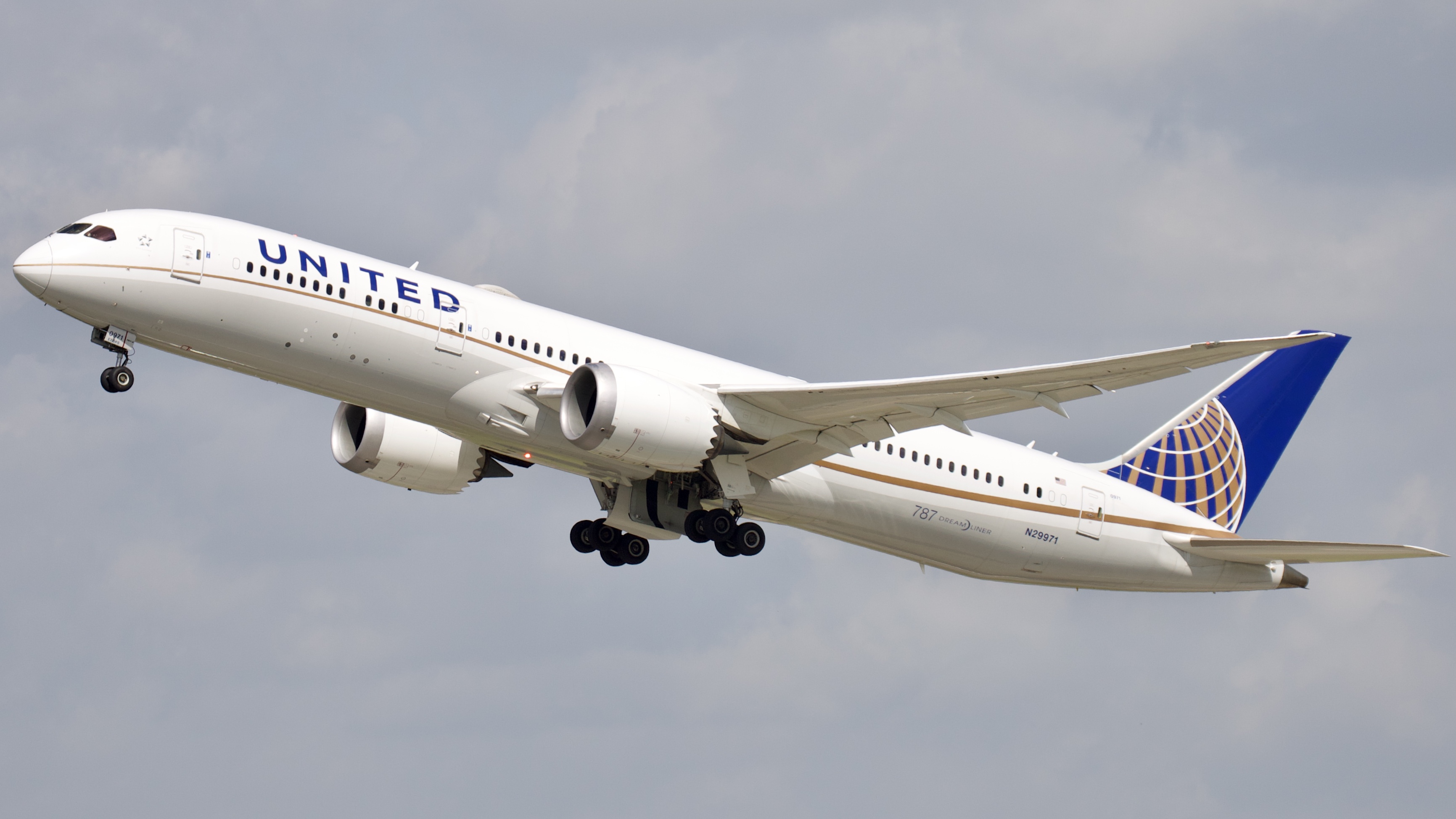 Full size: United Airlines Boeing 787-9 N29971 at Houston-George Bush Intercontinental Airport