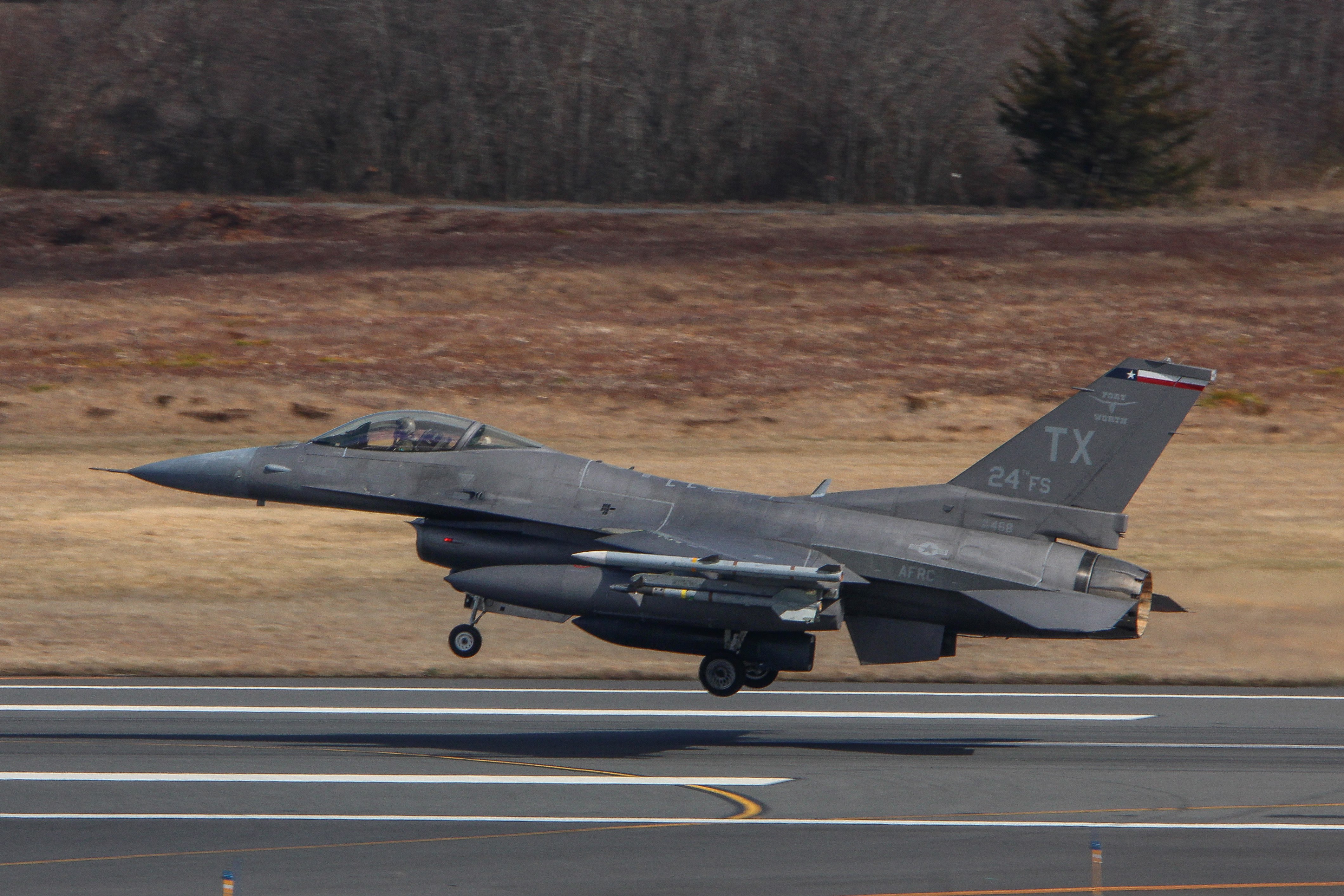 Full size: USAF - United States Air Force General Dynamics F-16 Fighting Falcon 85-0468 at Atlantic City International Airport