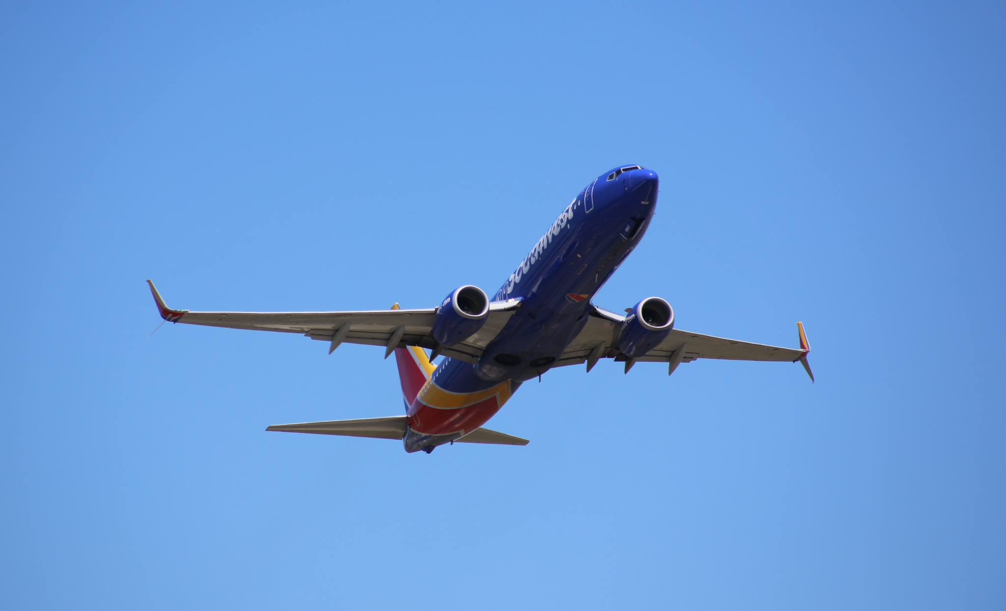 Full size: Southwest Airlines Boeing 737-800 N8567Z at Islip Long Island MacArthur Airport