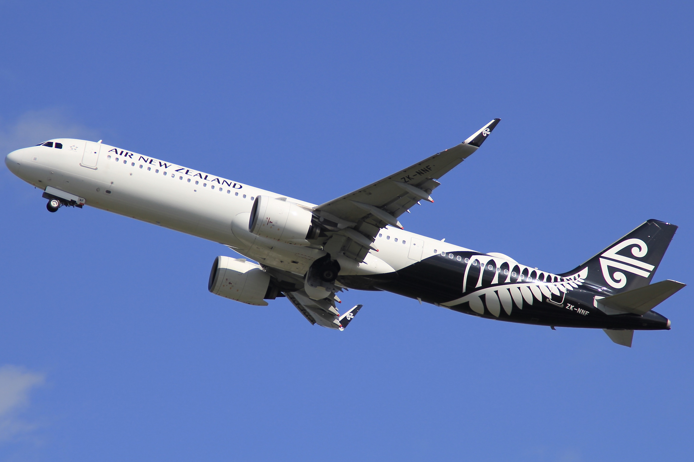 Full size: Air New Zealand Airbus A321NEO ZK-NNF at Auckland International Airport