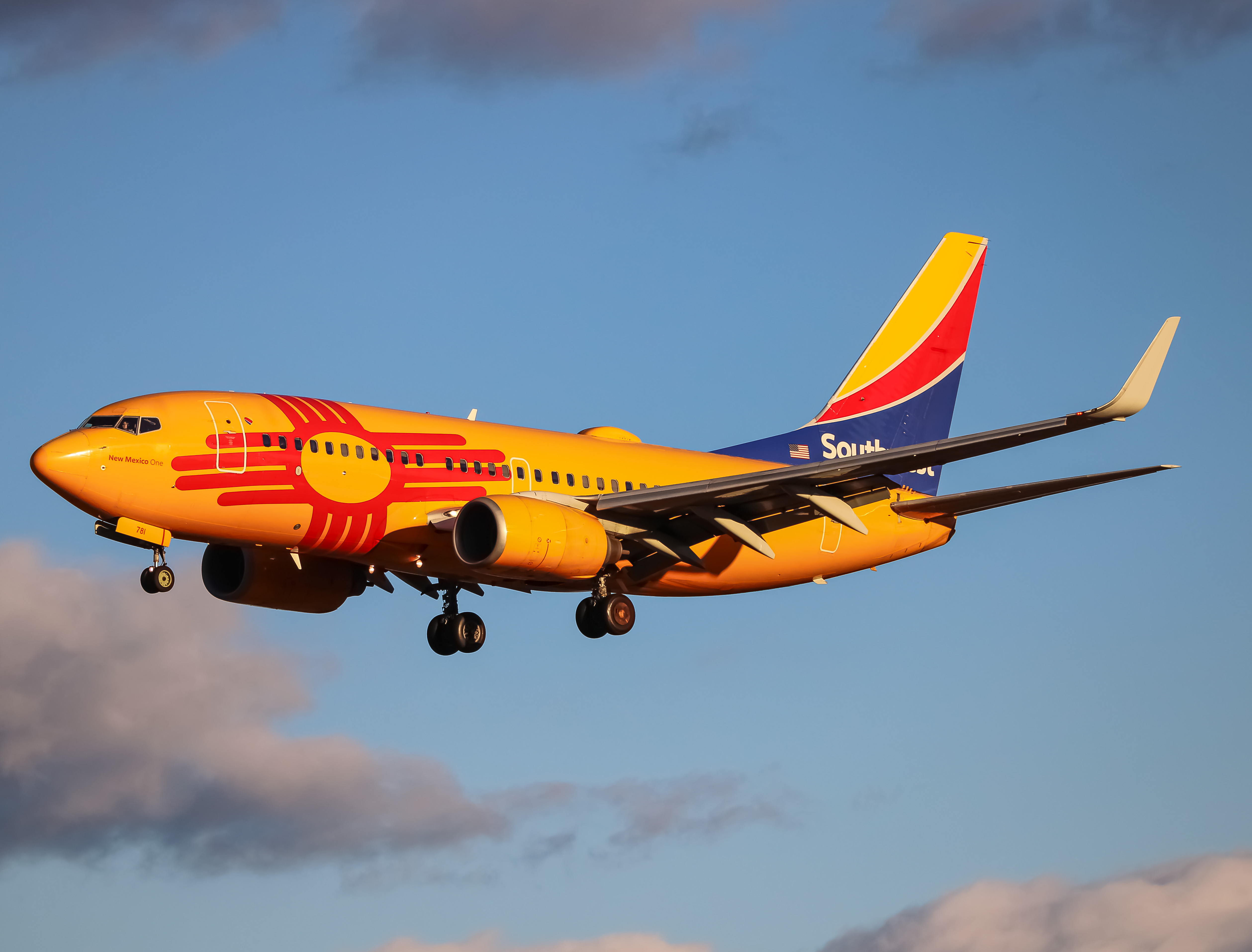 Full size: Southwest Airlines Boeing 737-700 N781WN at Baltimore/Washington International Thurgood Marshall Airport