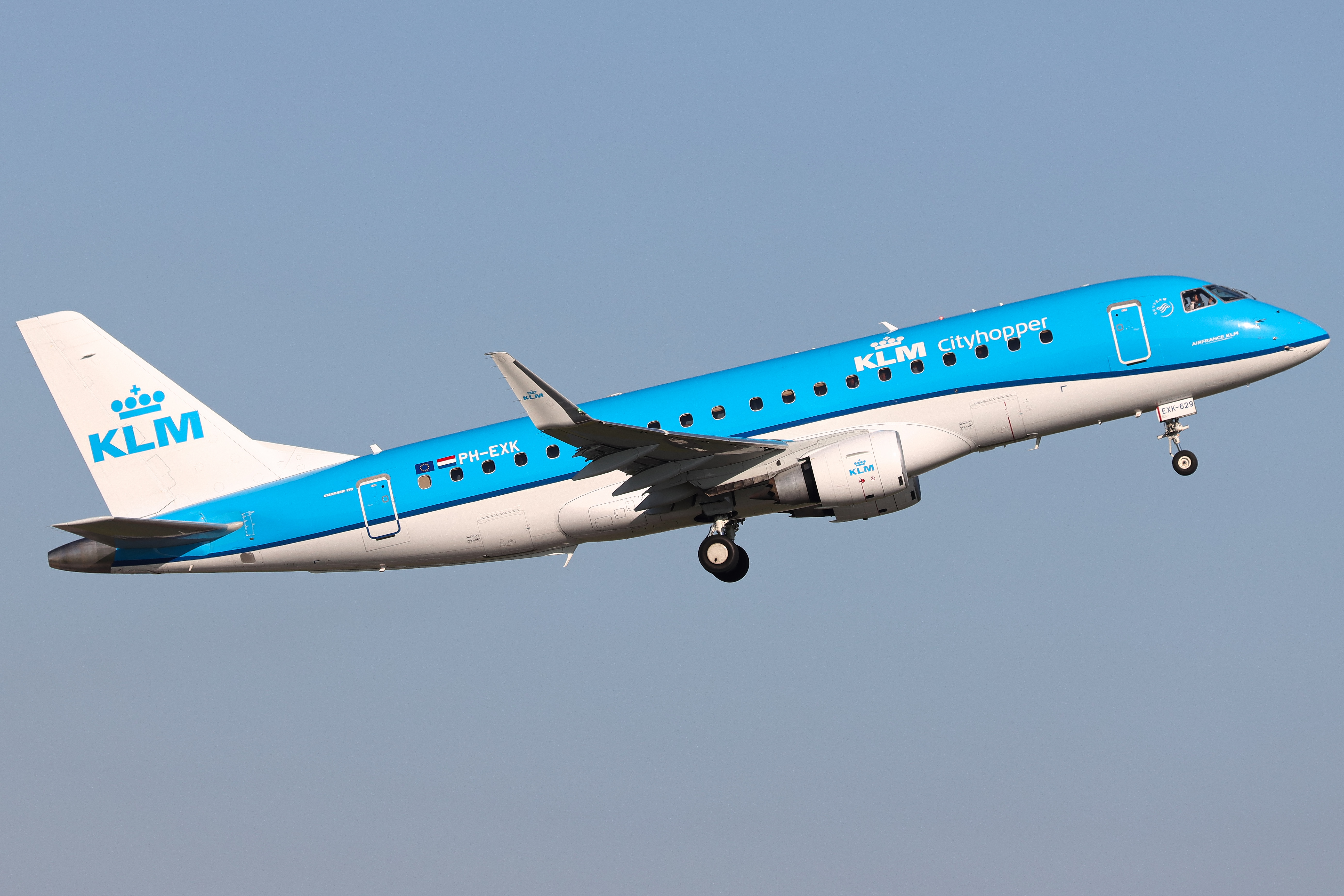 Full size: KLM Cityhopper Embraer E175 PH-EXK at Amsterdam Schiphol Airport