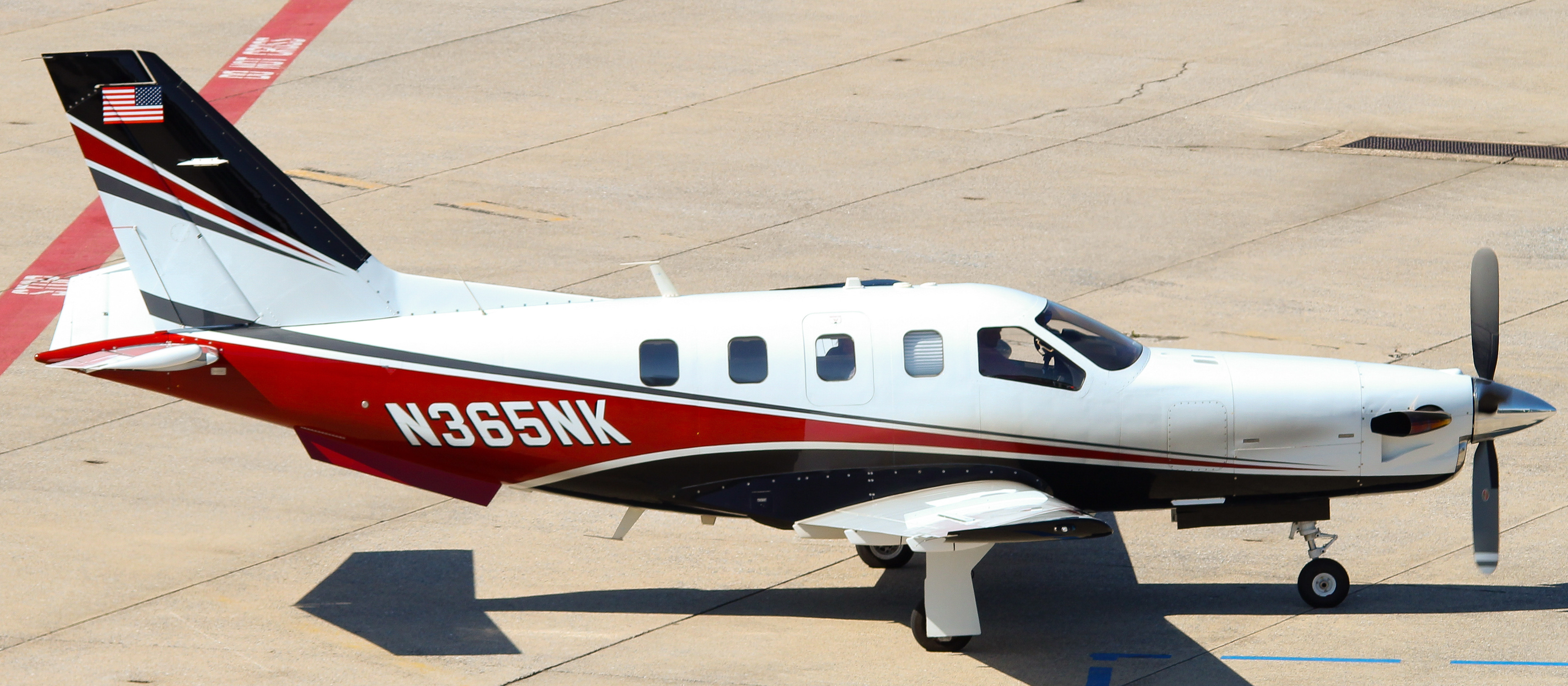 Full size: PRIVATE Socata TBM-700 N365NK at Harrisburg International Airport