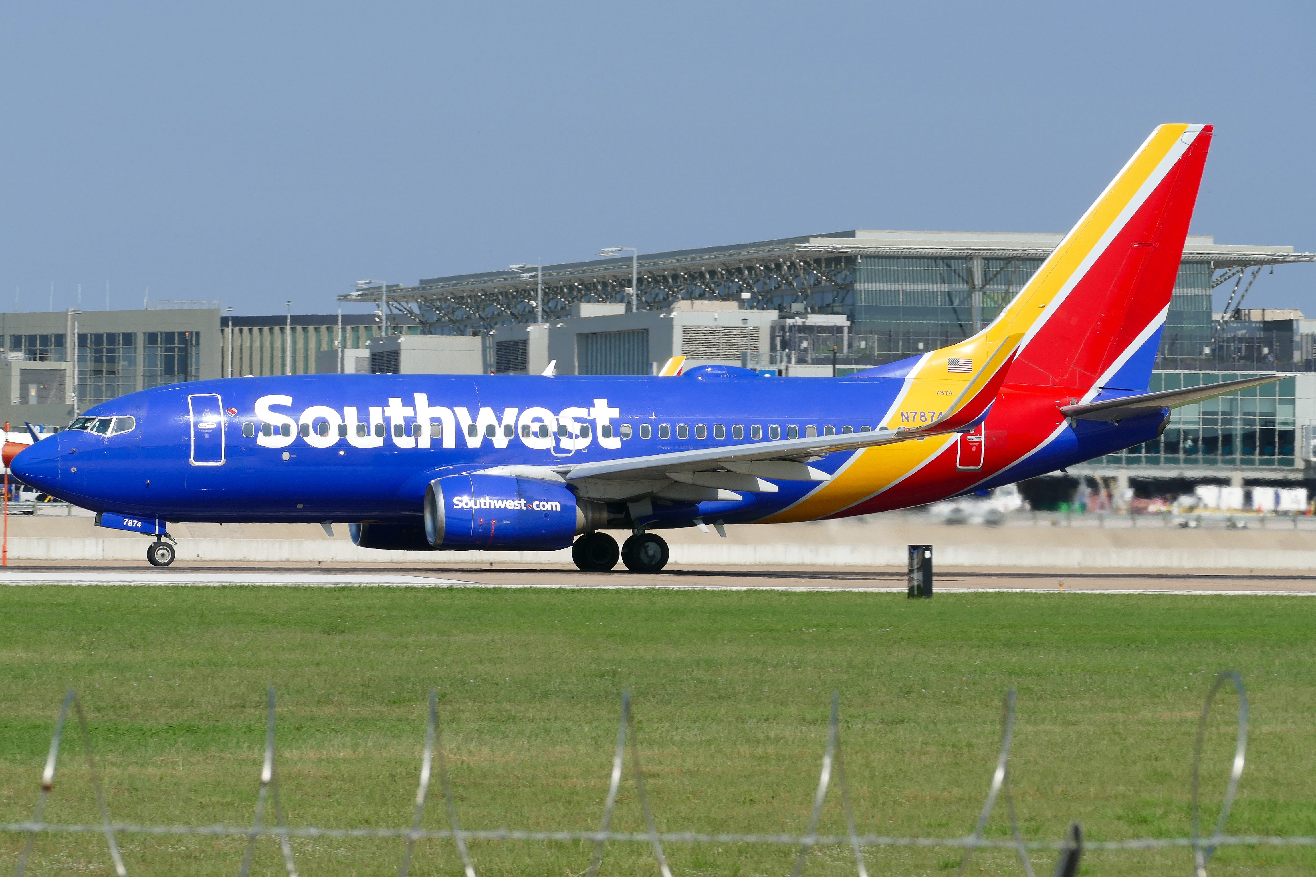 Full size: Southwest Airlines Boeing 737-700 N7874B at Austin-Bergstrom International Airport