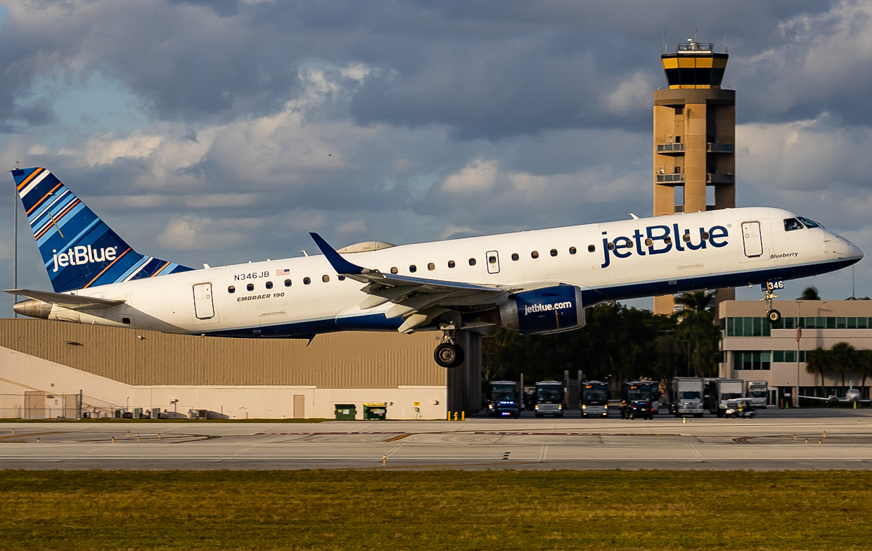 Full size: JetBlue Airways Embraer E190 N346JB at Fort Lauderdale/Hollywood International Airport