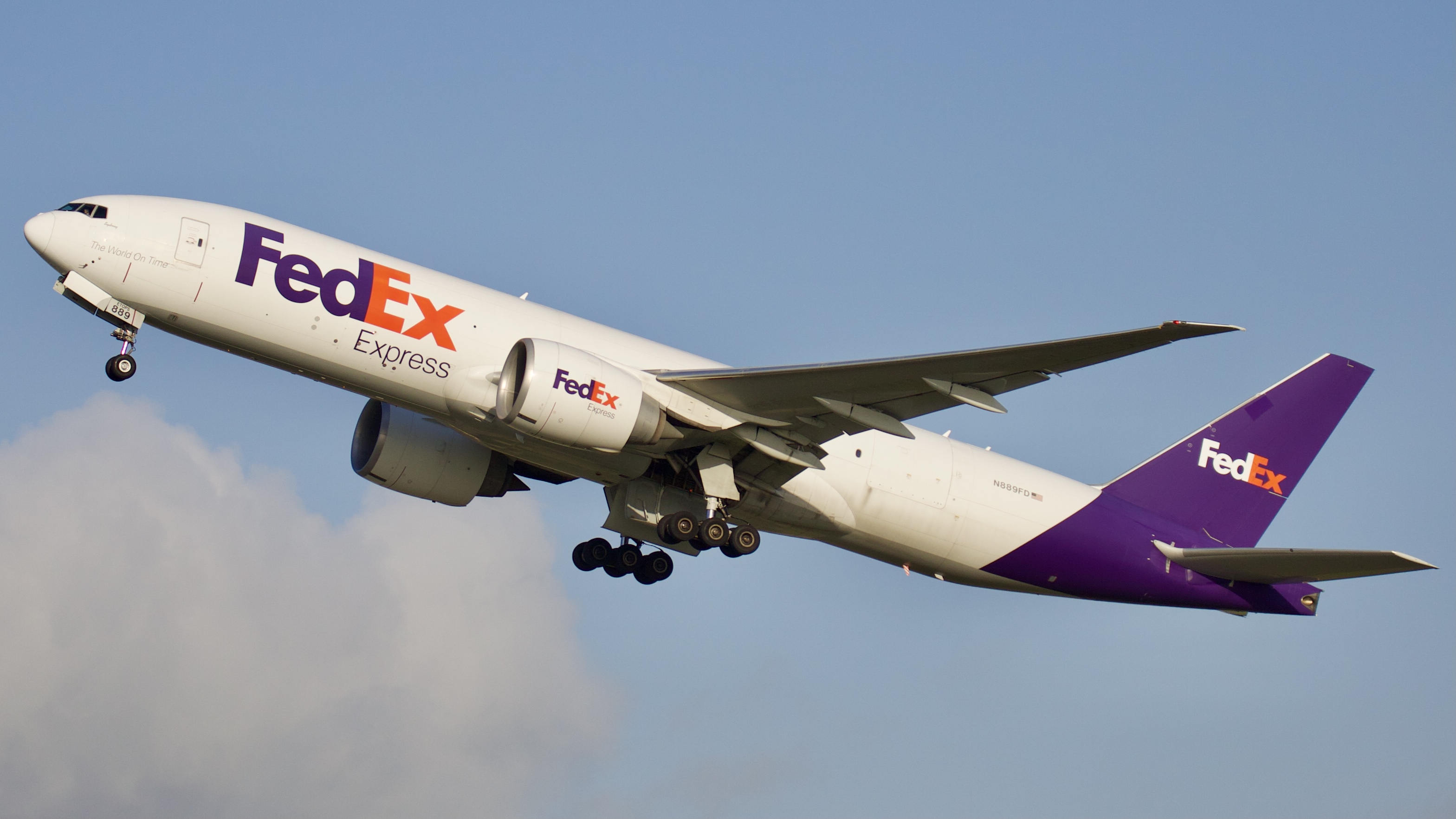 Full size: FedEx Boeing 777-F N889FD at Houston-George Bush Intercontinental Airport
