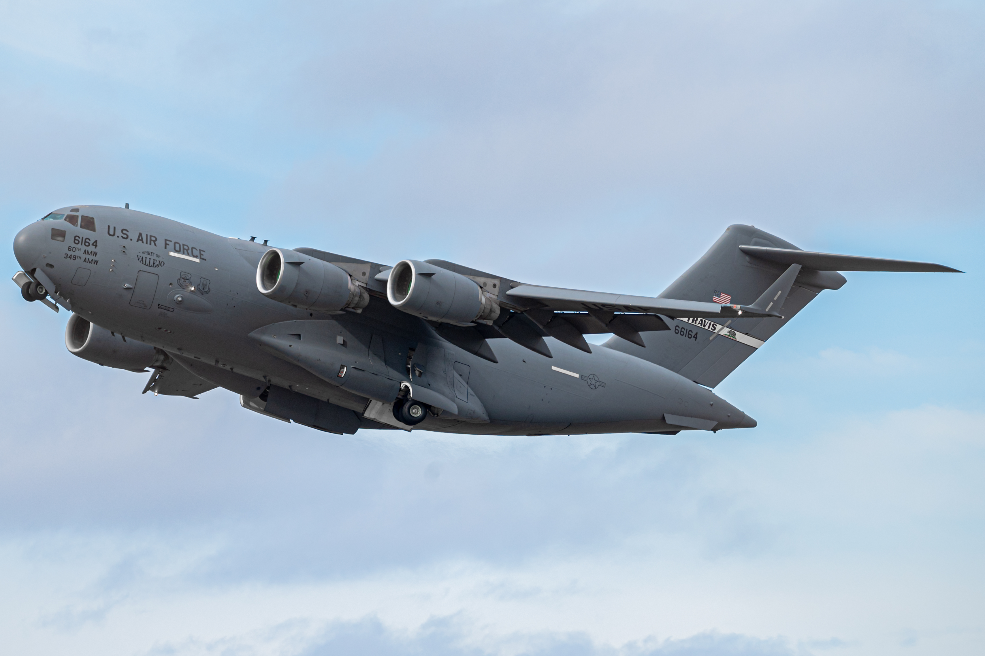 Full size: USAF - United States Air Force Boeing C-17 Globemaster III 06-6164 at Daniel K Inouye International Airport