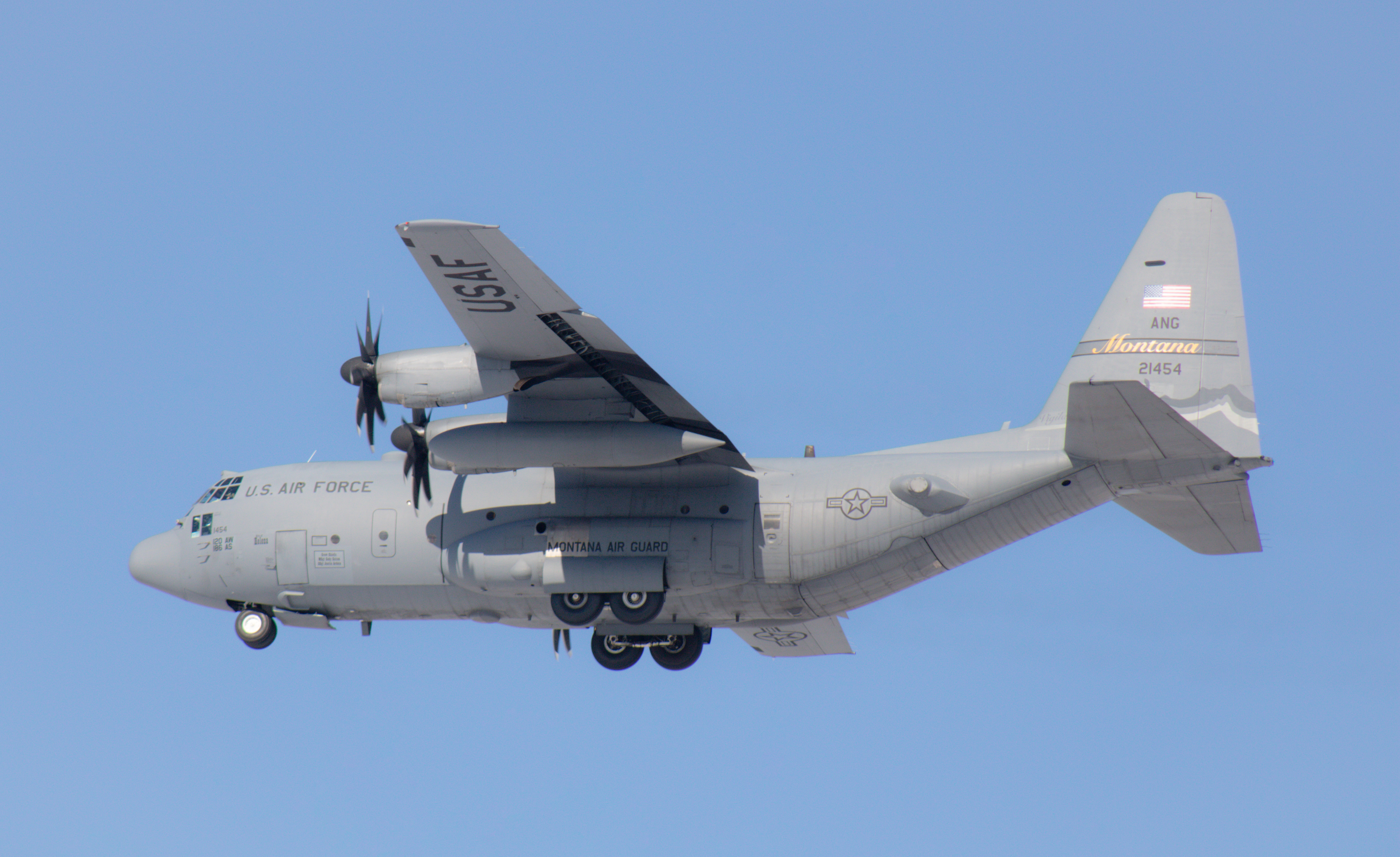 Full size: USAF - United States Air Force Lockheed C-130H Hercules 92-1454 at Boise Air Terminal/Gowen Field