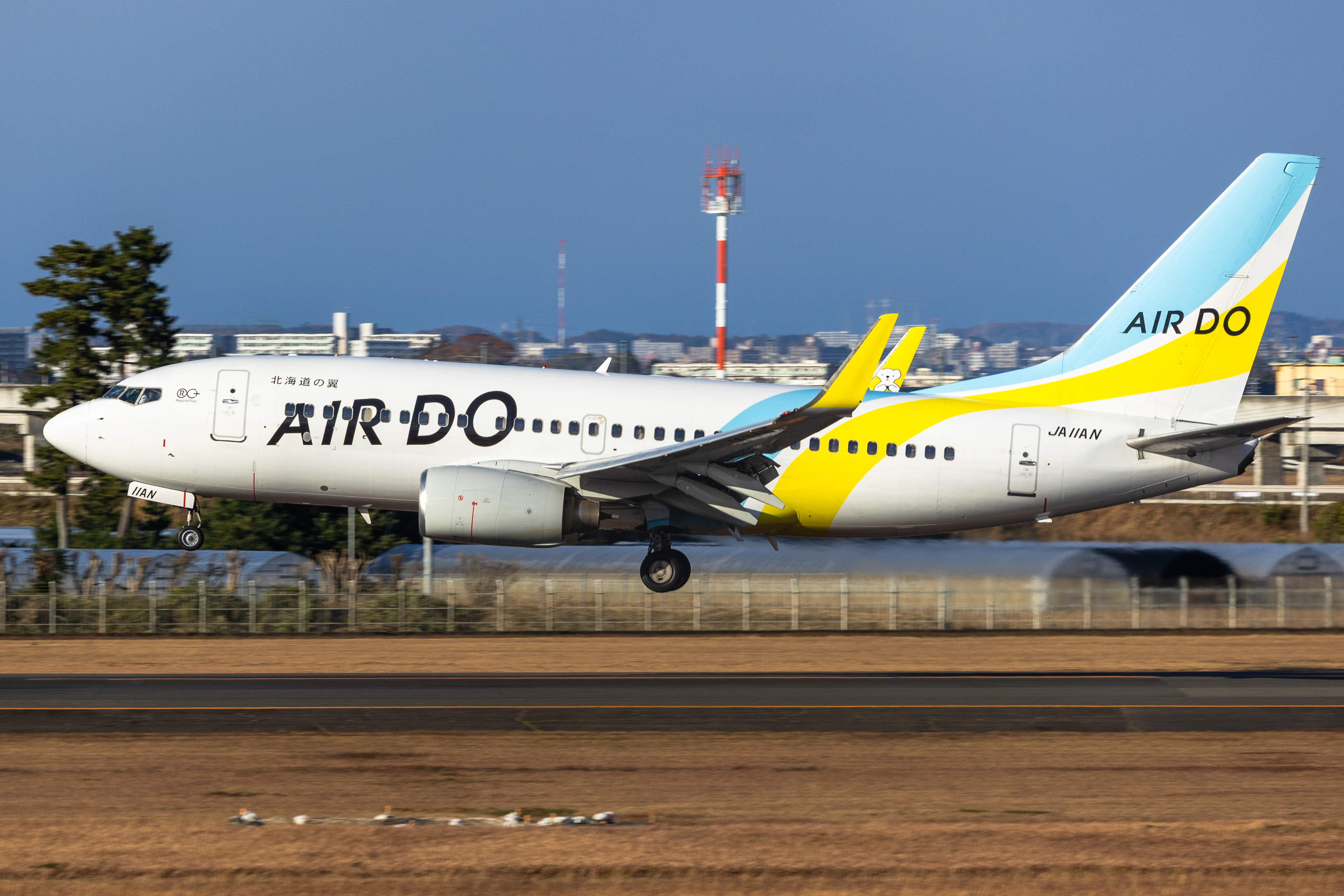 Full size: Air Do Boeing 737-700 JA11AN at Sendai Airport
