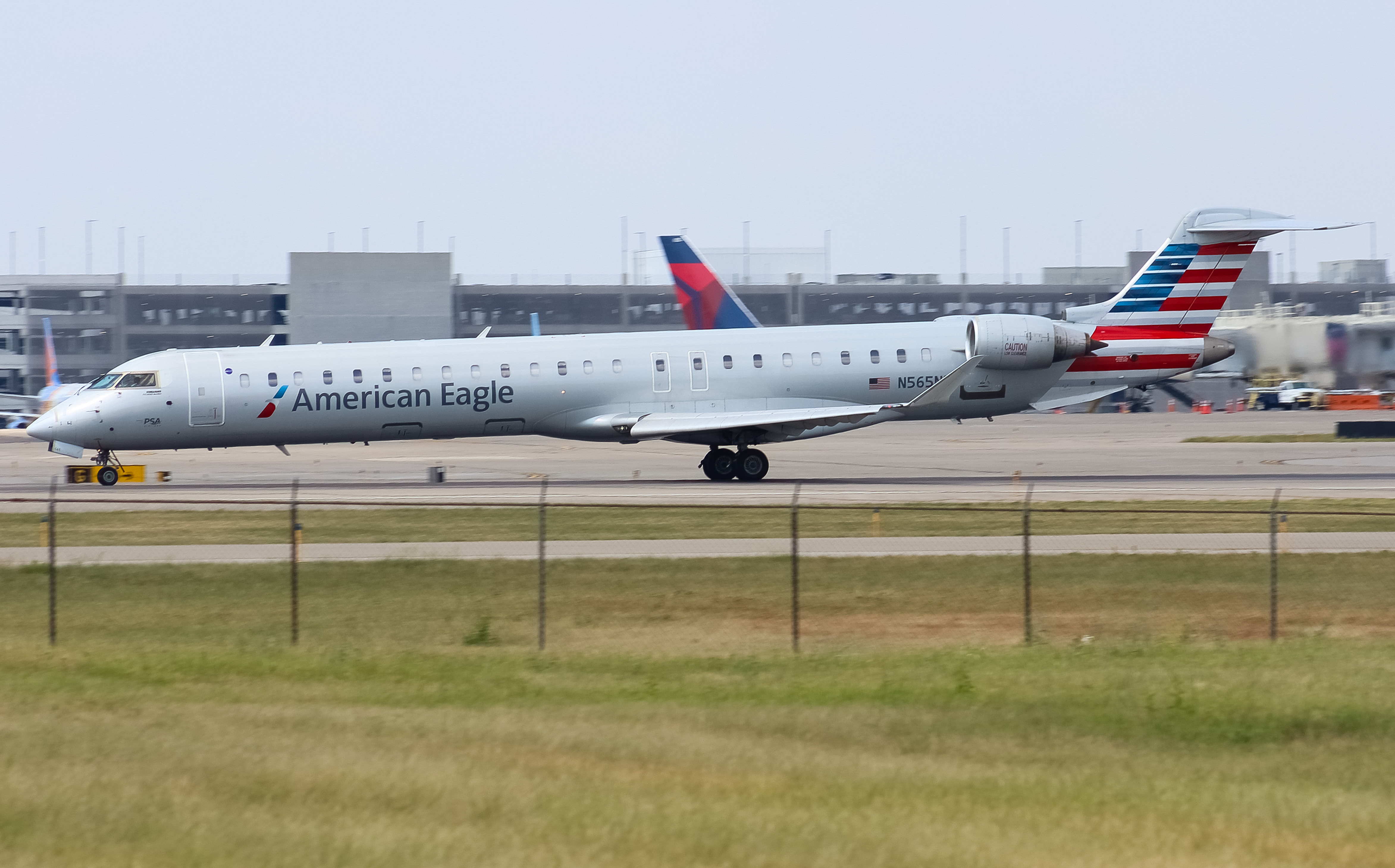 Full size: American Eagle Mitsubishi CRJ-900 N565NN at Cincinnati/Northern Kentucky International Airport