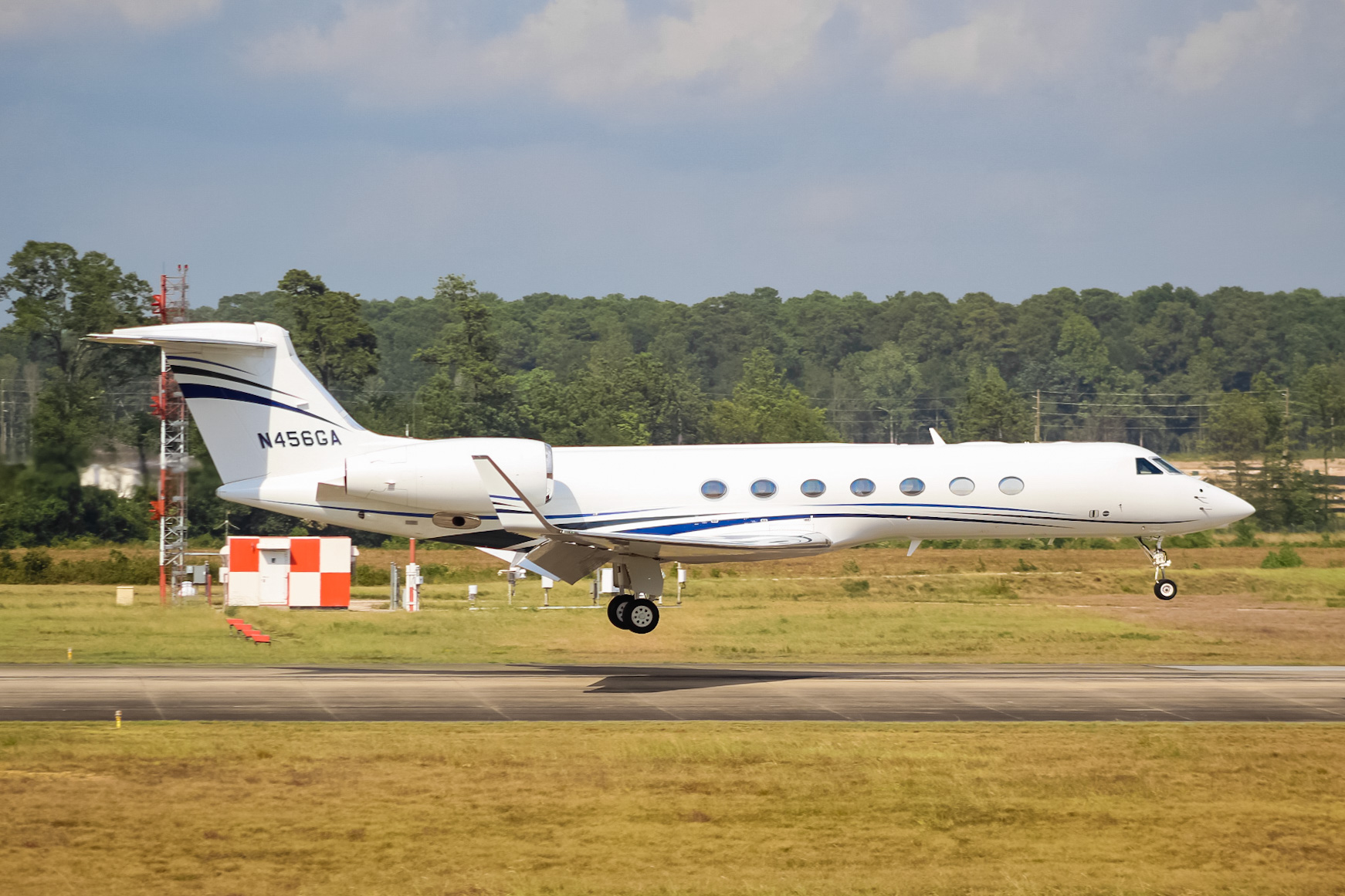 Full size: PRIVATE Gulfstream G550 N456GA at Conroe Lone Star Executive Airport