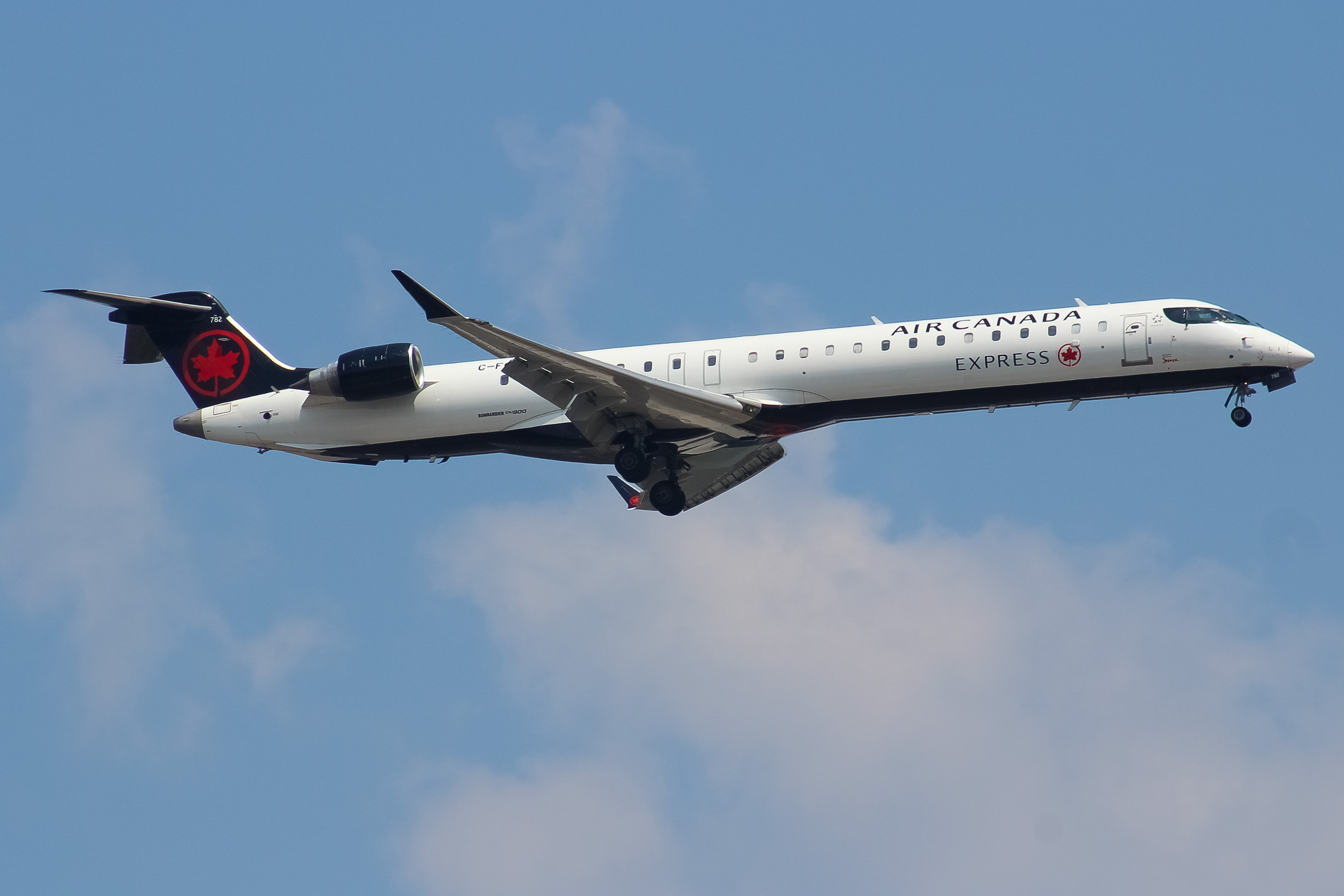 Full size: Air Canada Express Mitsubishi CRJ-900 C-FOJZ at Cincinnati/Northern Kentucky International Airport