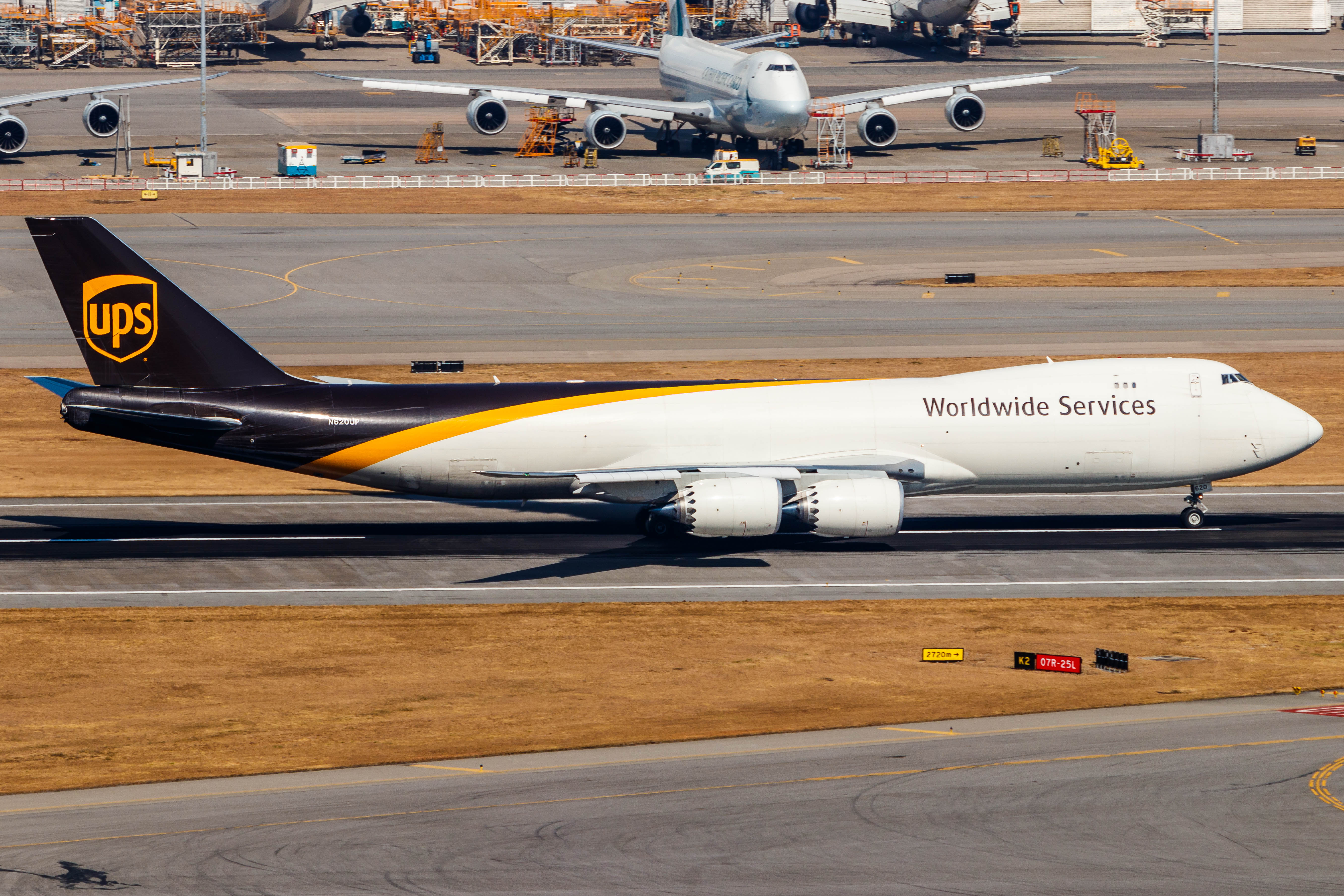 Full size: United Parcel Service Boeing 747-8F N620UP at Hong Kong International Airport