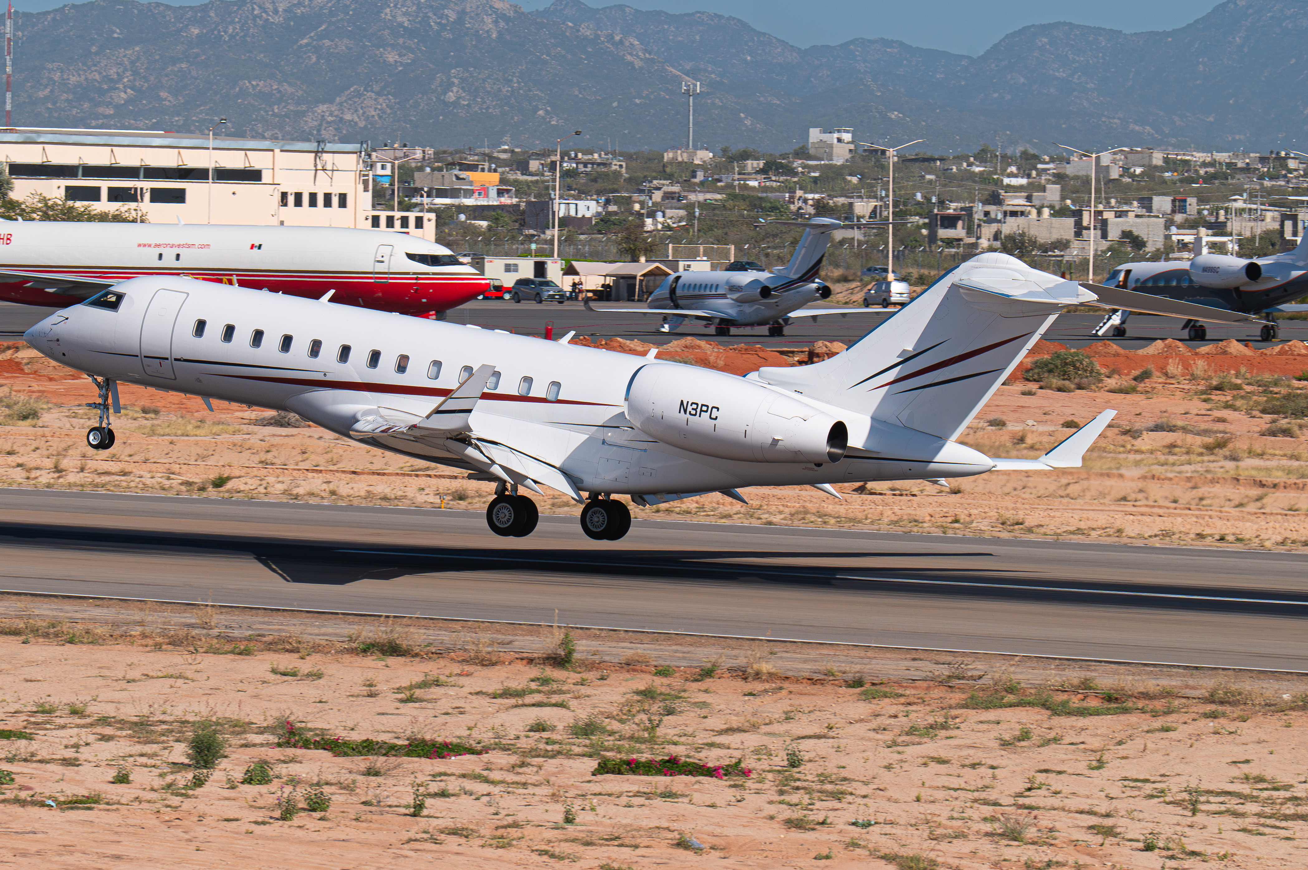 Full size: PRIVATE Bombardier Global Express XRS N3PC at Aeropuerto de Cabo San Lucas Internacional