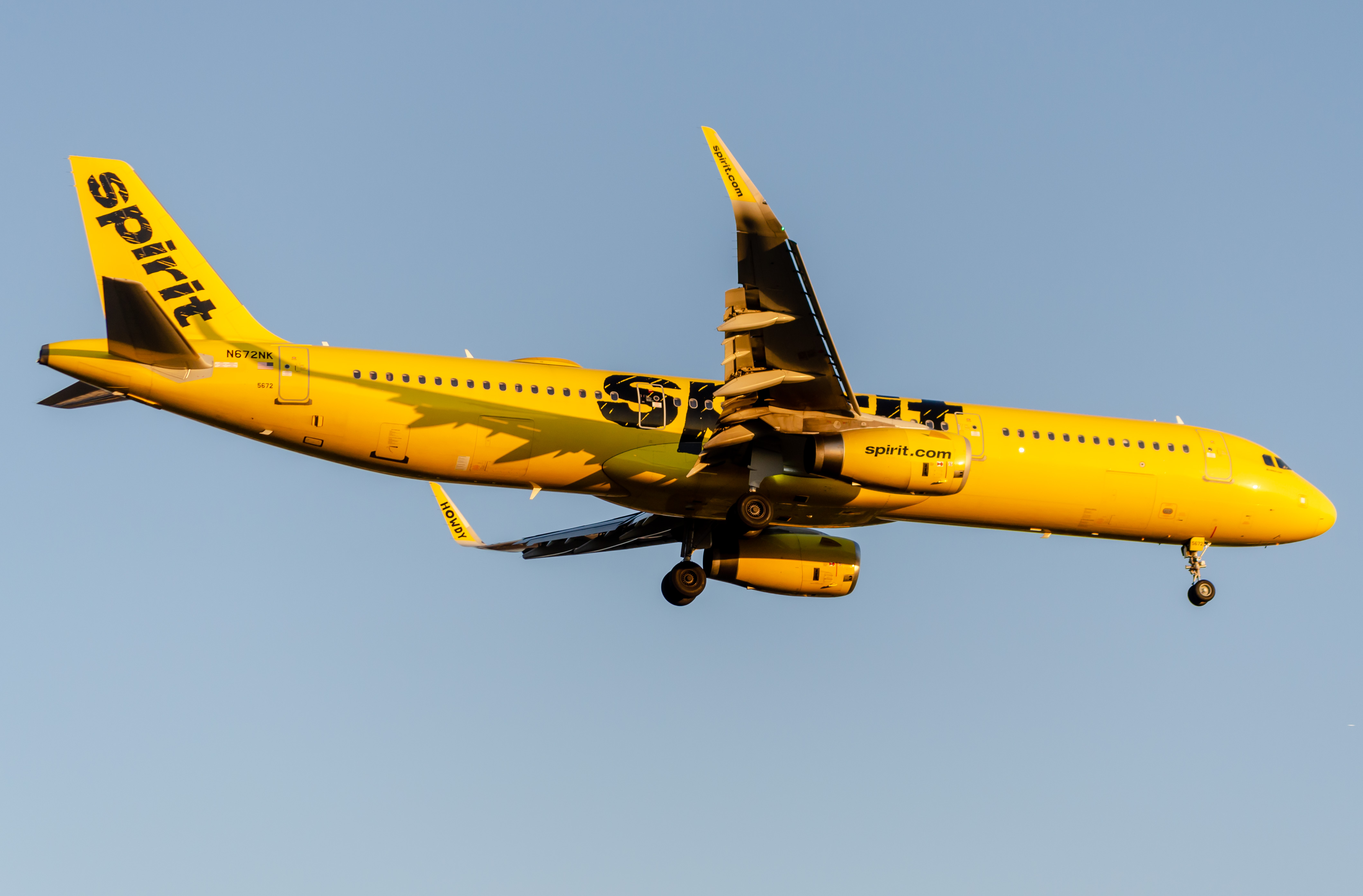 Full size: Spirit Airlines  Airbus A321 N672NK at Newark Liberty International Airport