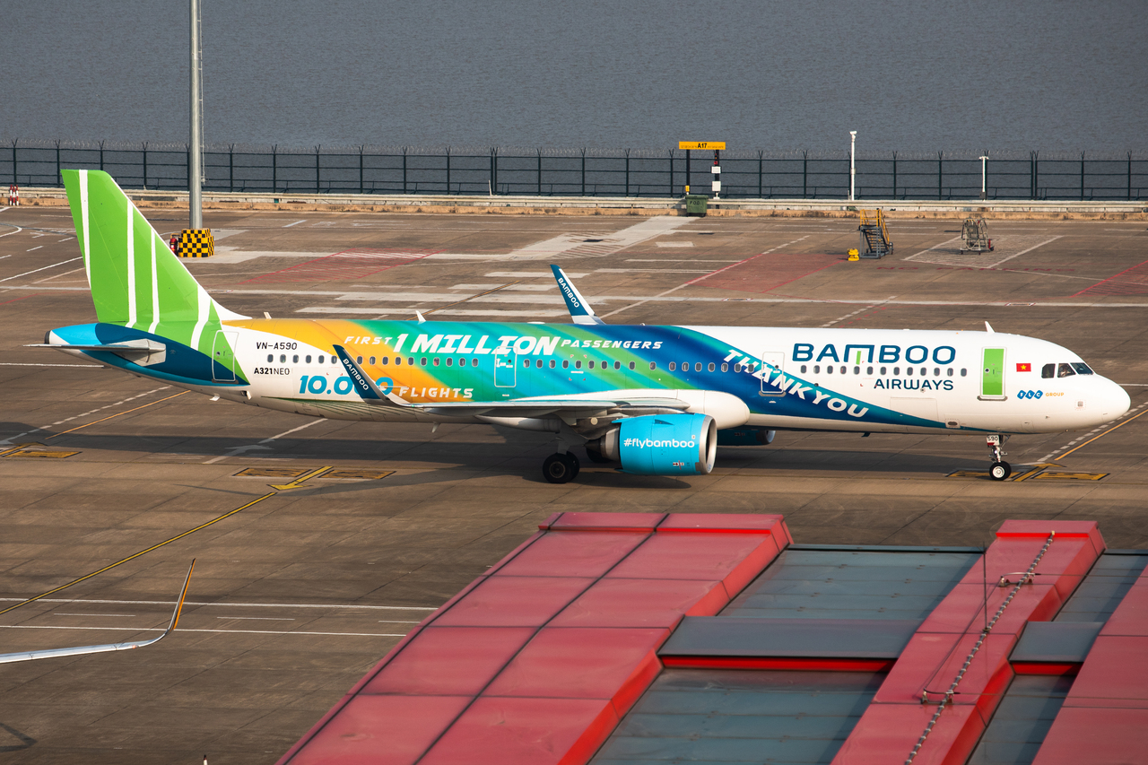 Full size: Bamboo Airways Airbus A321NEO VN-A590 at Macau International Airport