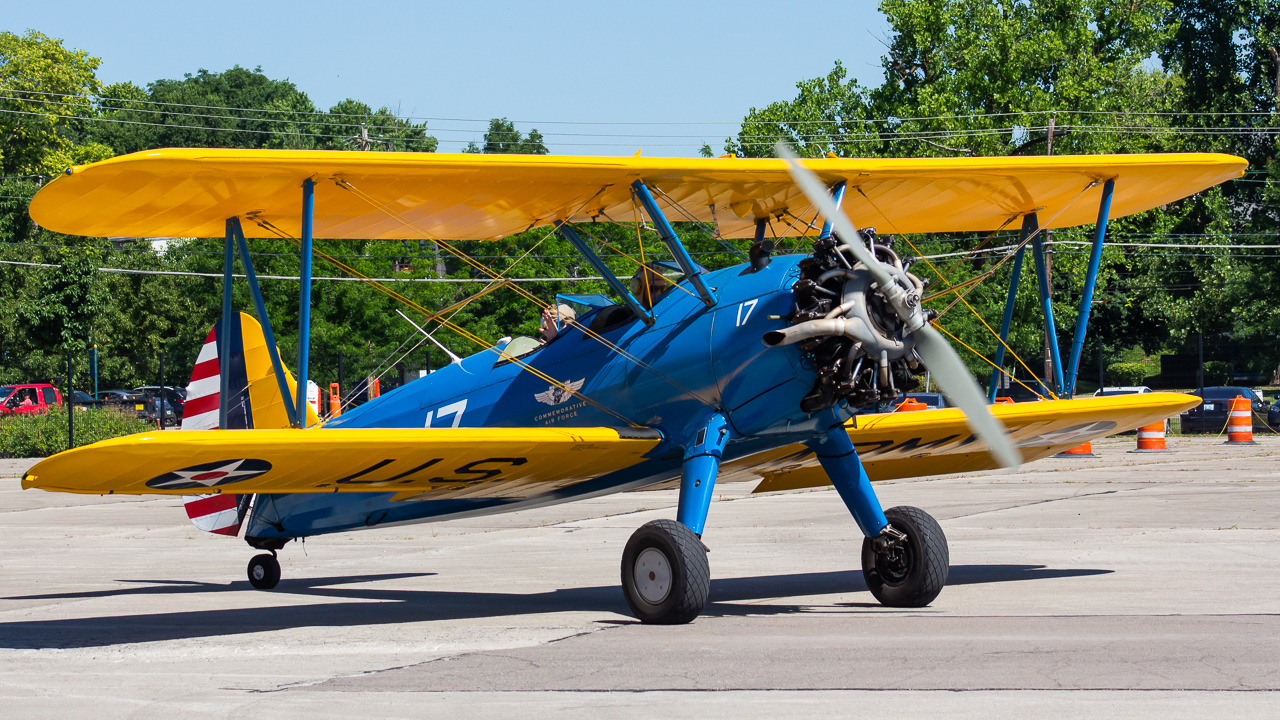 Full size: PRIVATE Boeing E75 N4813V at Cincinnati Municipal Airport/Lunken Field