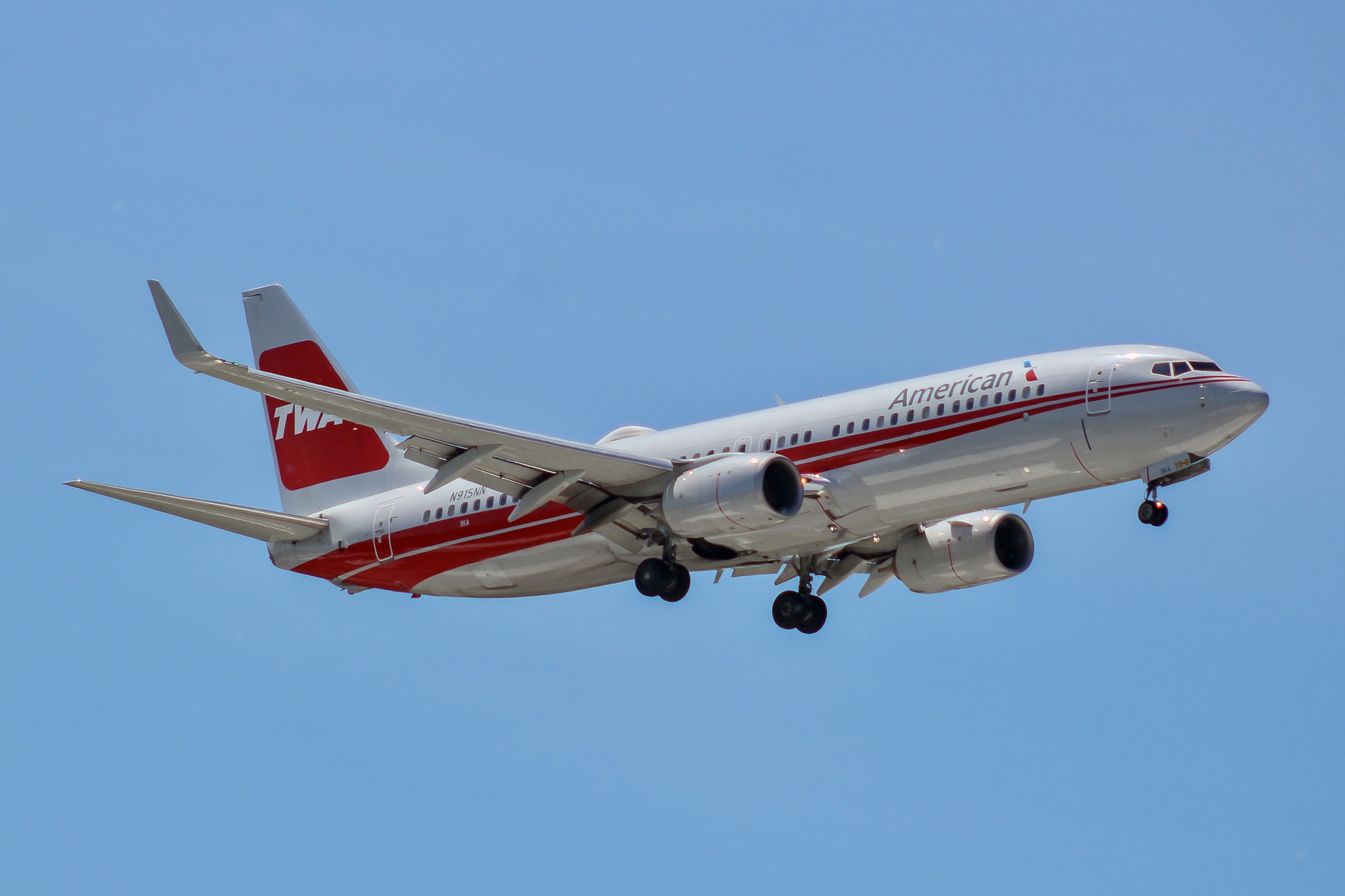 Full size: American Airlines Boeing 737-800 N915NN at Seattle-Tacoma International Airport