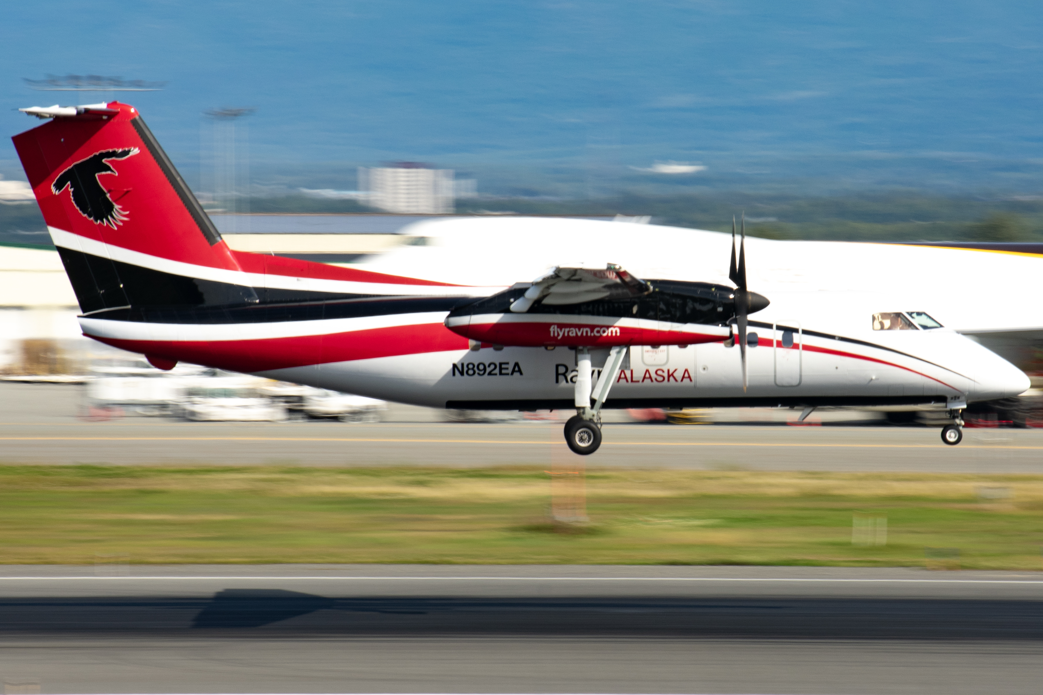 Full size: Ravn Alaska De Havilland Dash-8 Q100 N892EA at Anchorage Ted Stevens International Airport