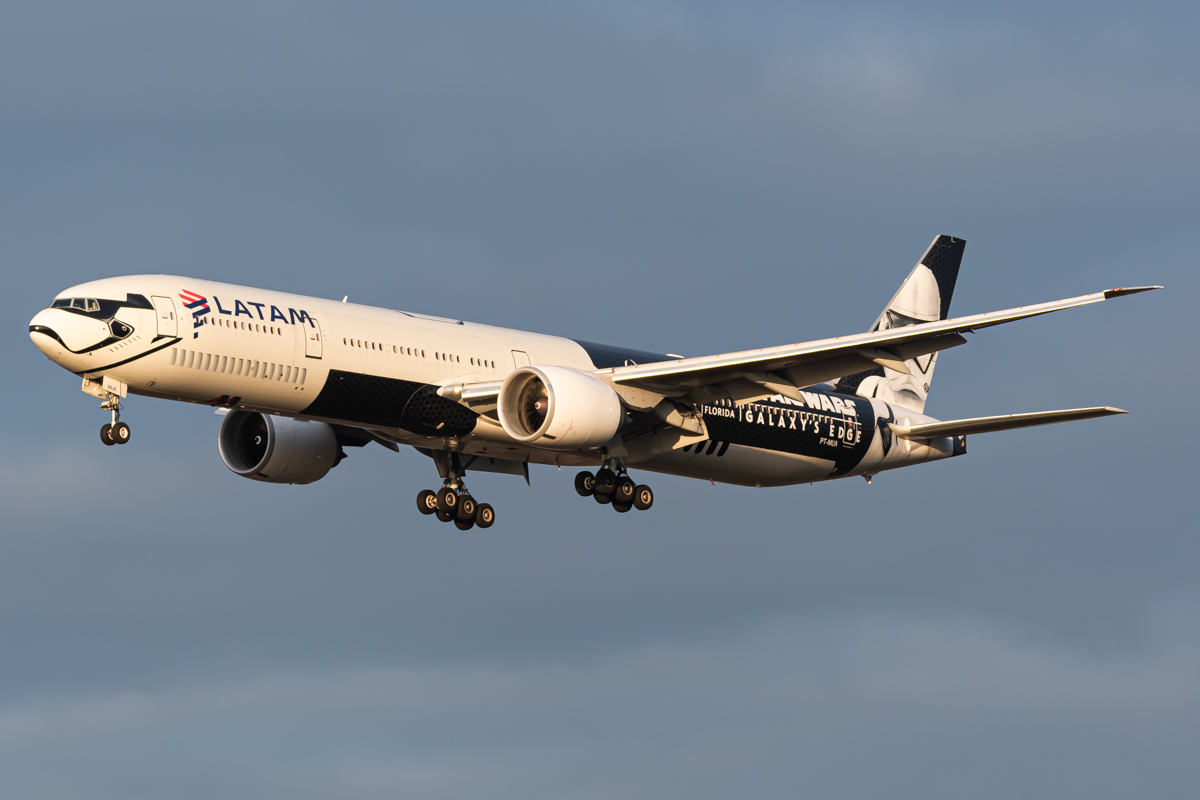 Full size: LATAM Boeing 777-300ER PT-MUA at Frankfurt International Airport