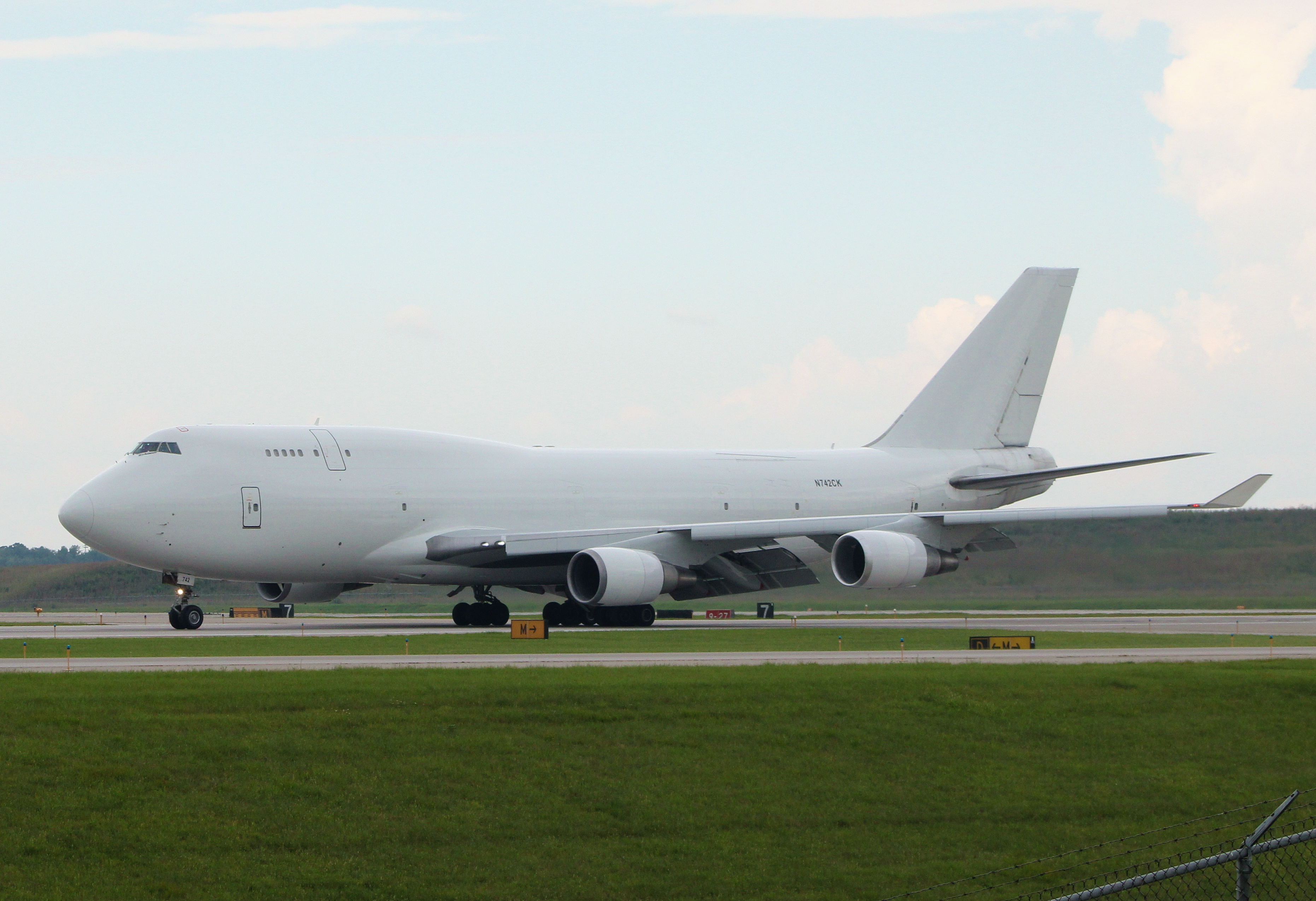 Full size: Kalitta Air Boeing 747-400 n742ck at Cincinnati/Northern Kentucky International Airport