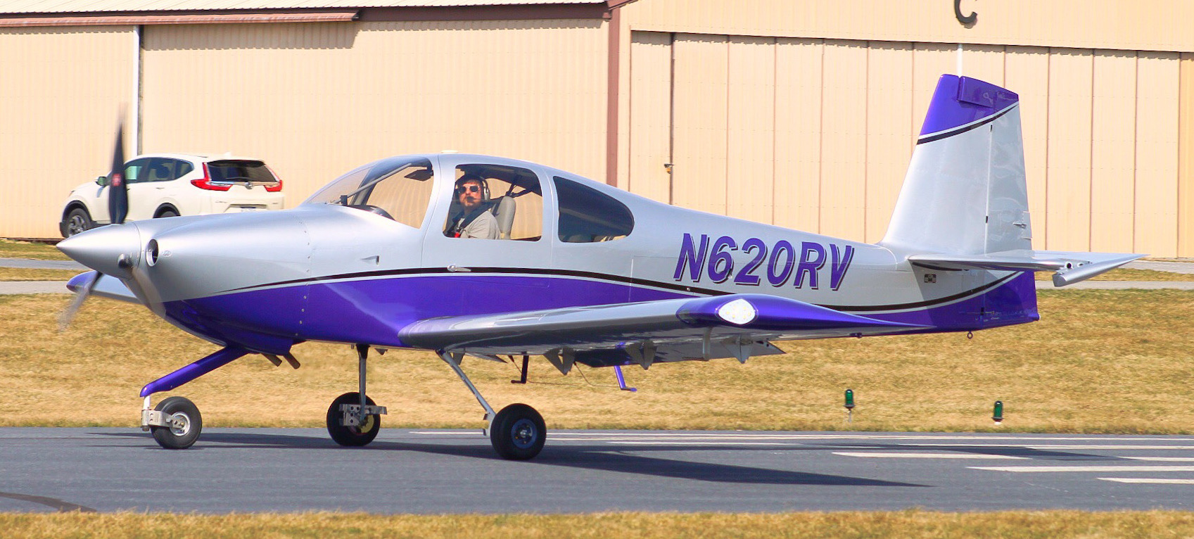 Full size: PRIVATE Vans RV-10 N620RV at Smoketown Airport