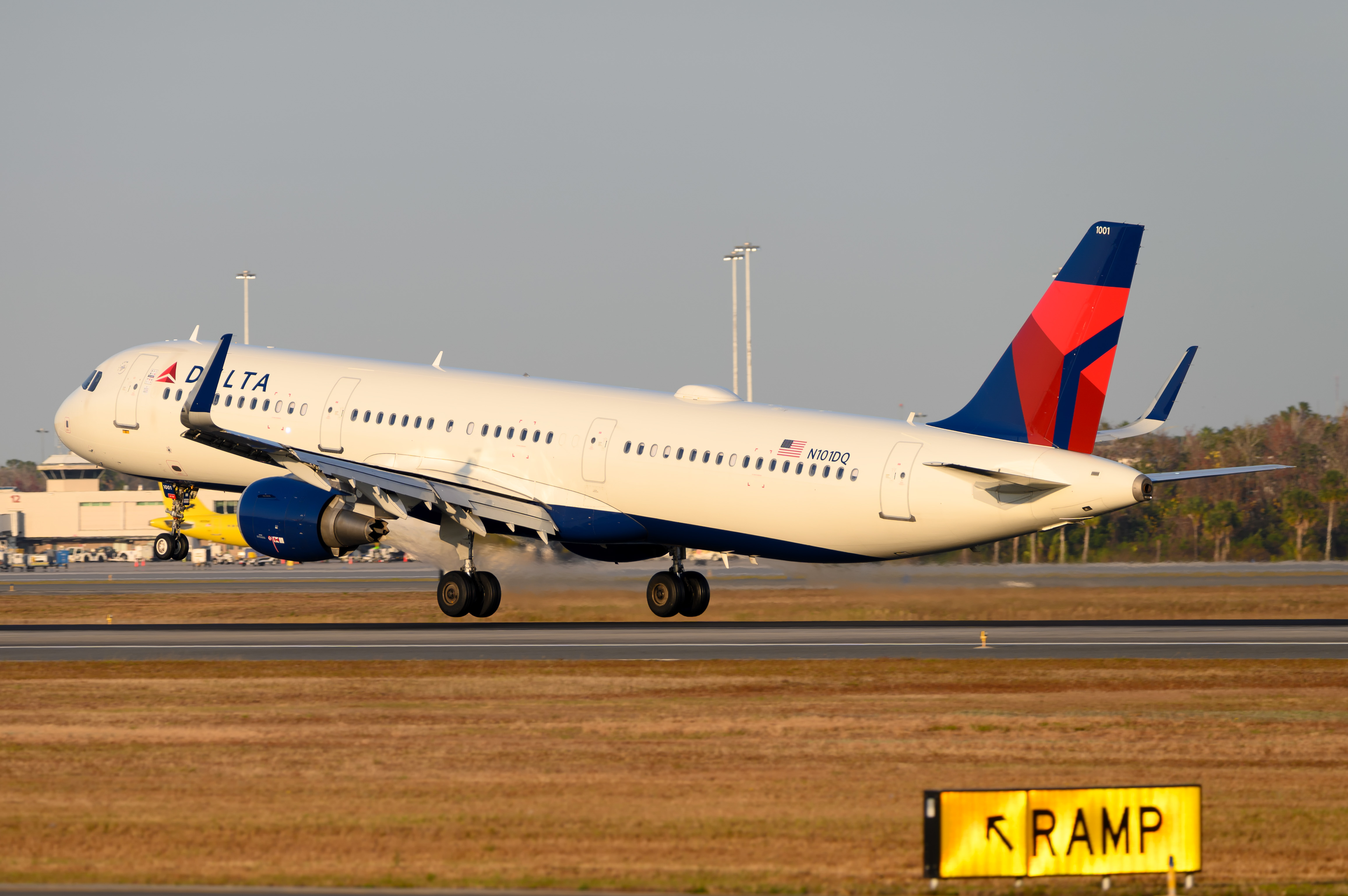 Full size: Delta Airlines Airbus A321-200 N101DQ at Orlando International Airport