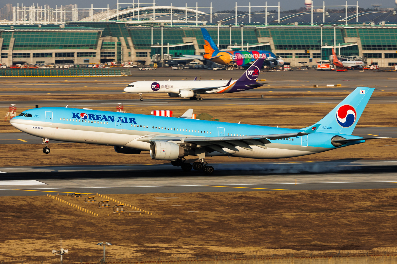 Full size: Korean Air Airbus A330-300 HL7709 at Seoul-Incheon International Airport