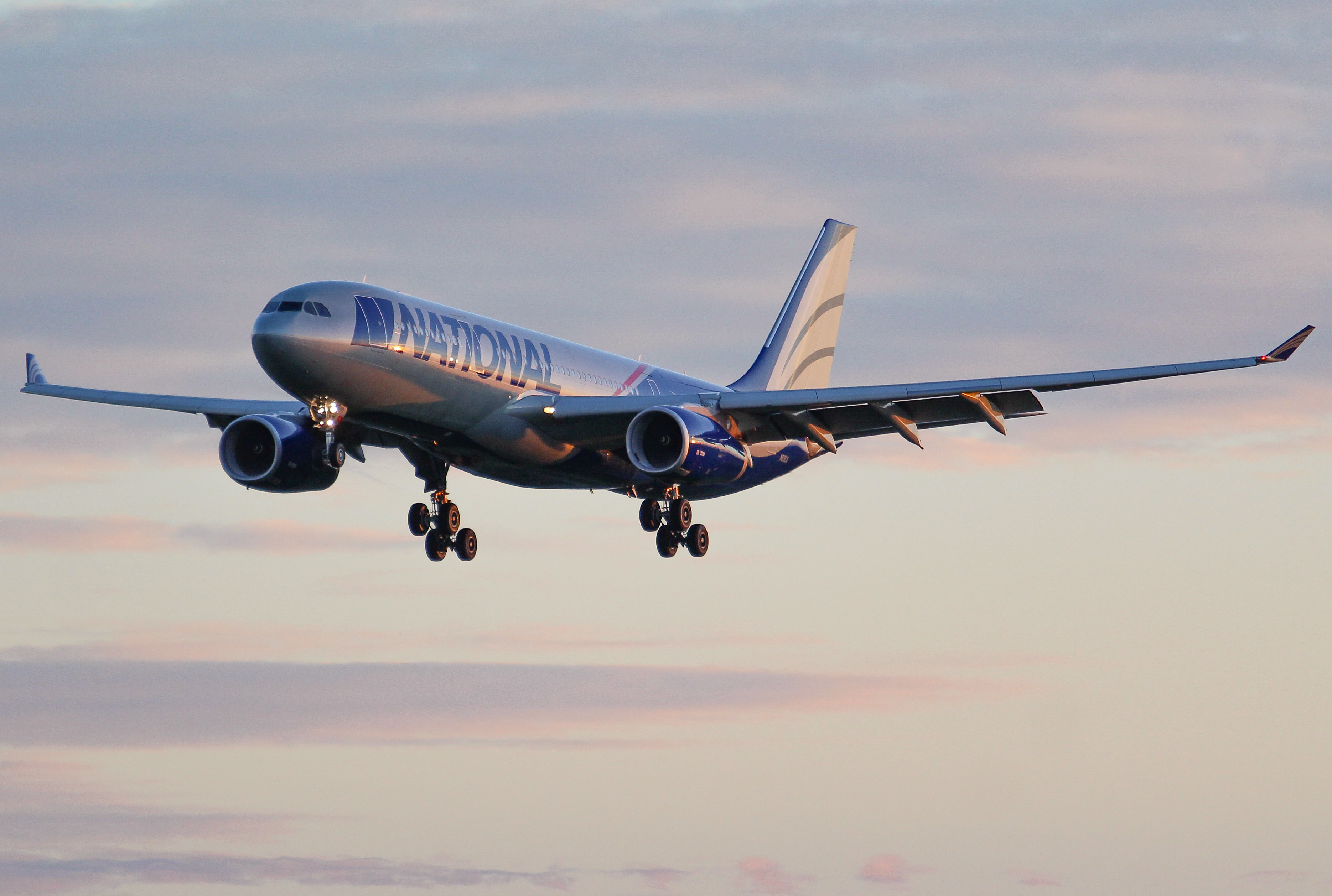 Full size: National Airlines Airbus A330-200 N819CA at Blue Grass Airport