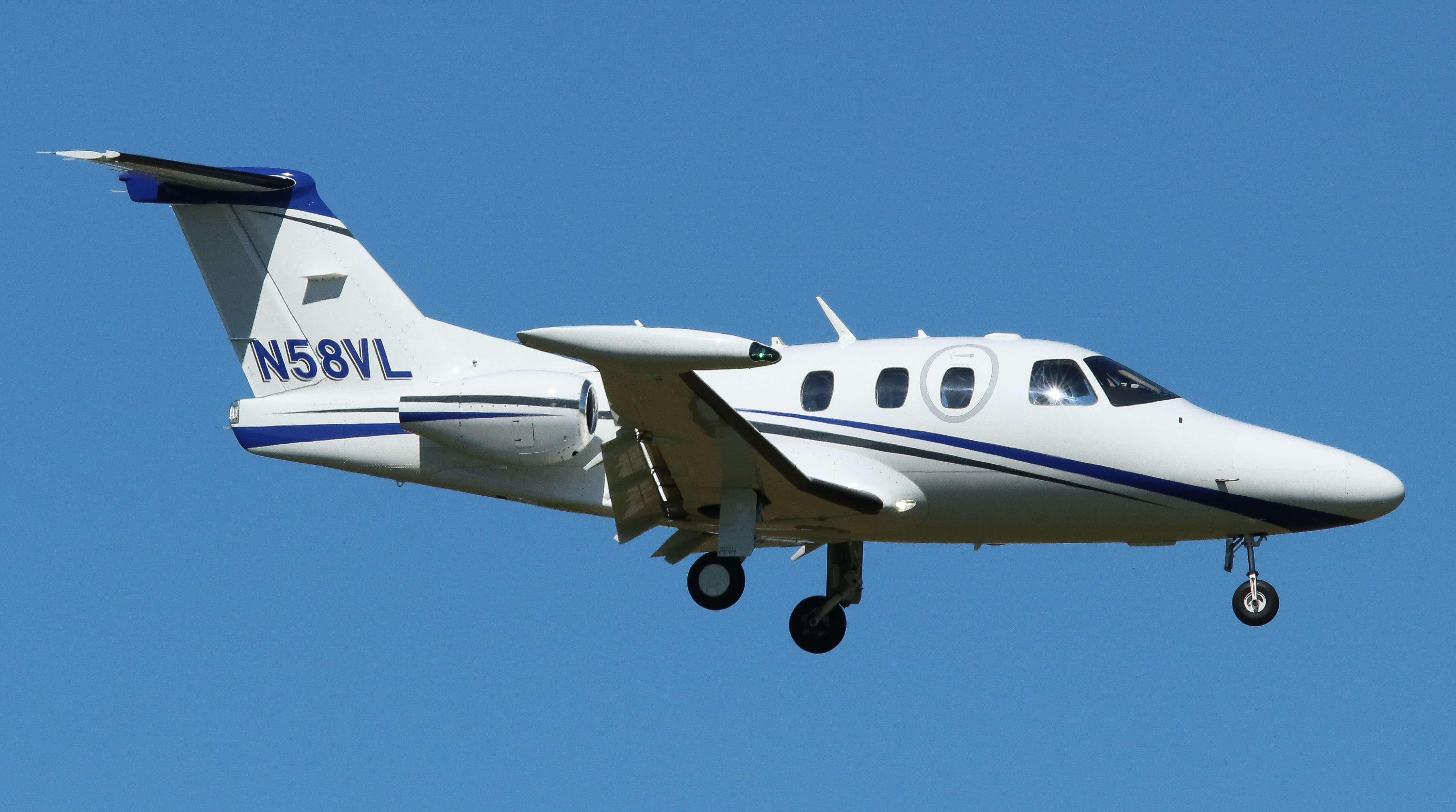 Full size: PRIVATE Eclipse 500 N58VL at Lancaster Airport