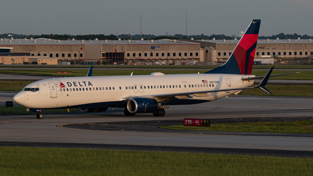 Full size: Delta Airlines Boeing 737-900ER N871DN at Hartsfield-Jackson Atlanta International Airport