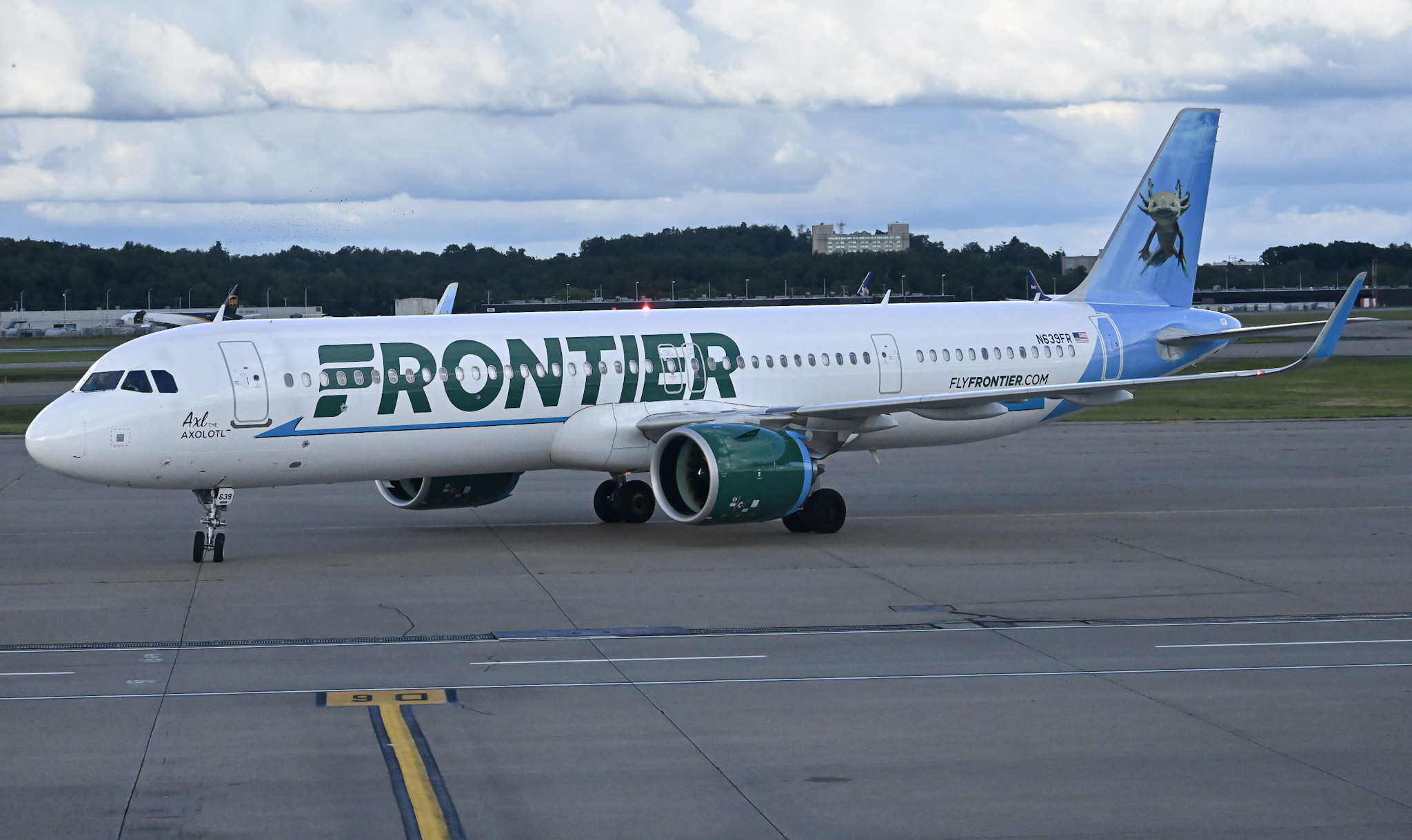 Full size: Frontier Airlines Airbus A321NEO N639FR at Pittsburgh International Airport