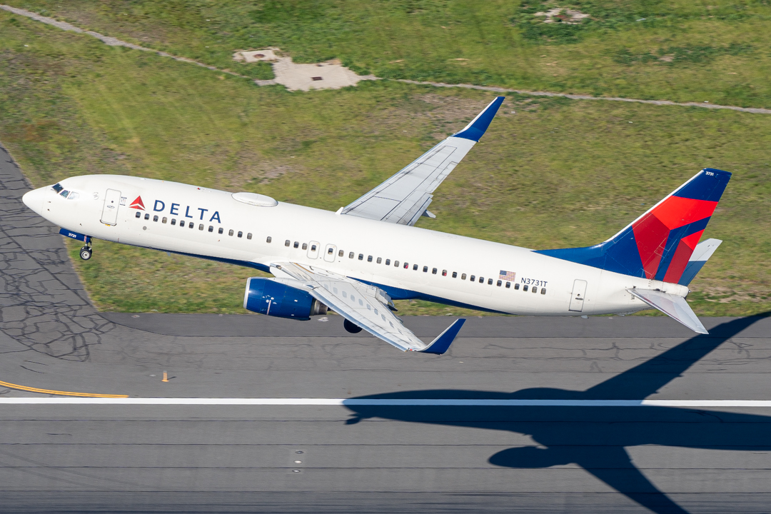 Full size: Delta Airlines Boeing 737-800 N3731T at General Edward Lawrence Logan International Airport