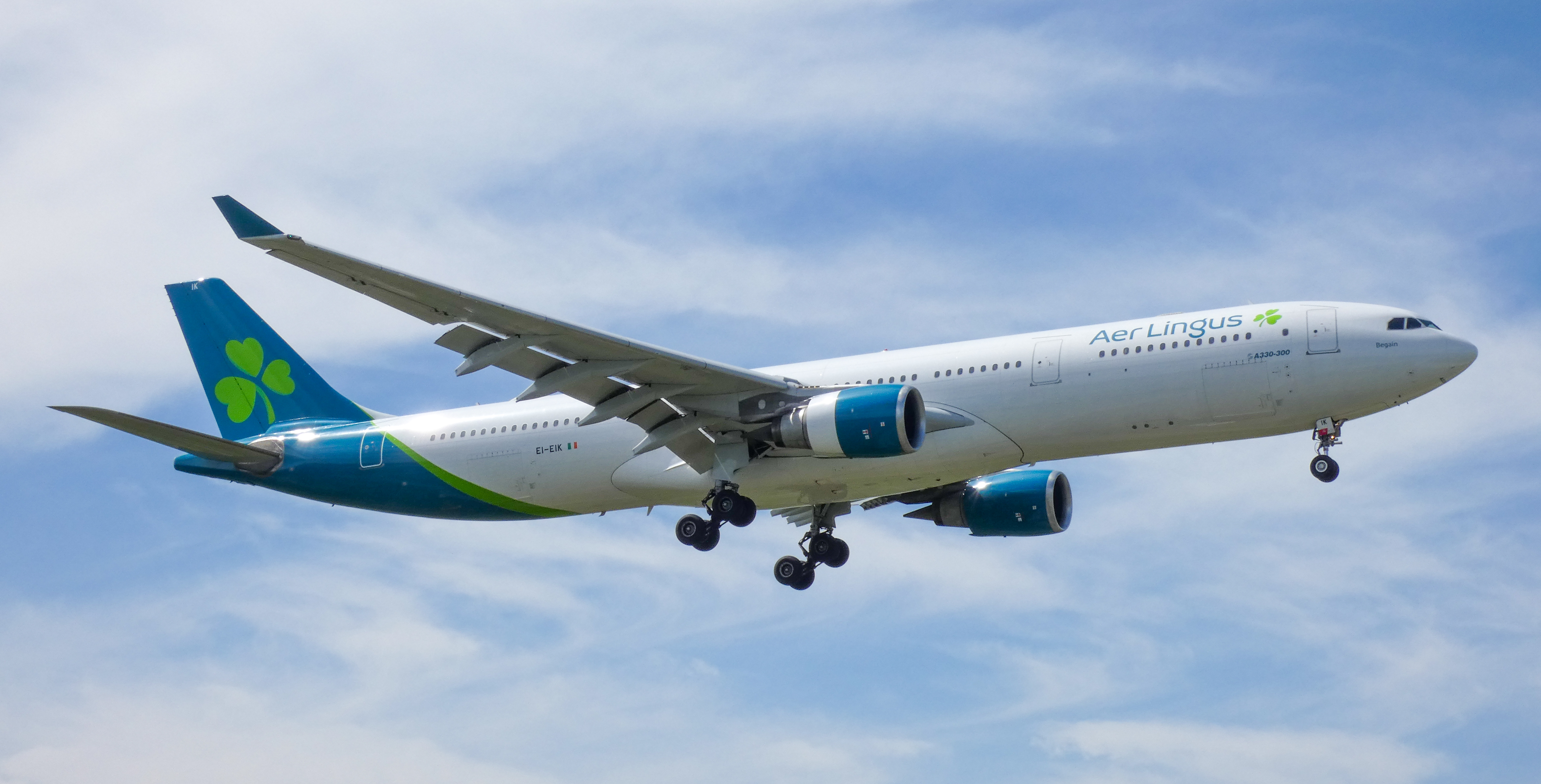 Full size: Aer Lingus Airbus A330-300 EI-EIK at Lester B Pearson International Airport