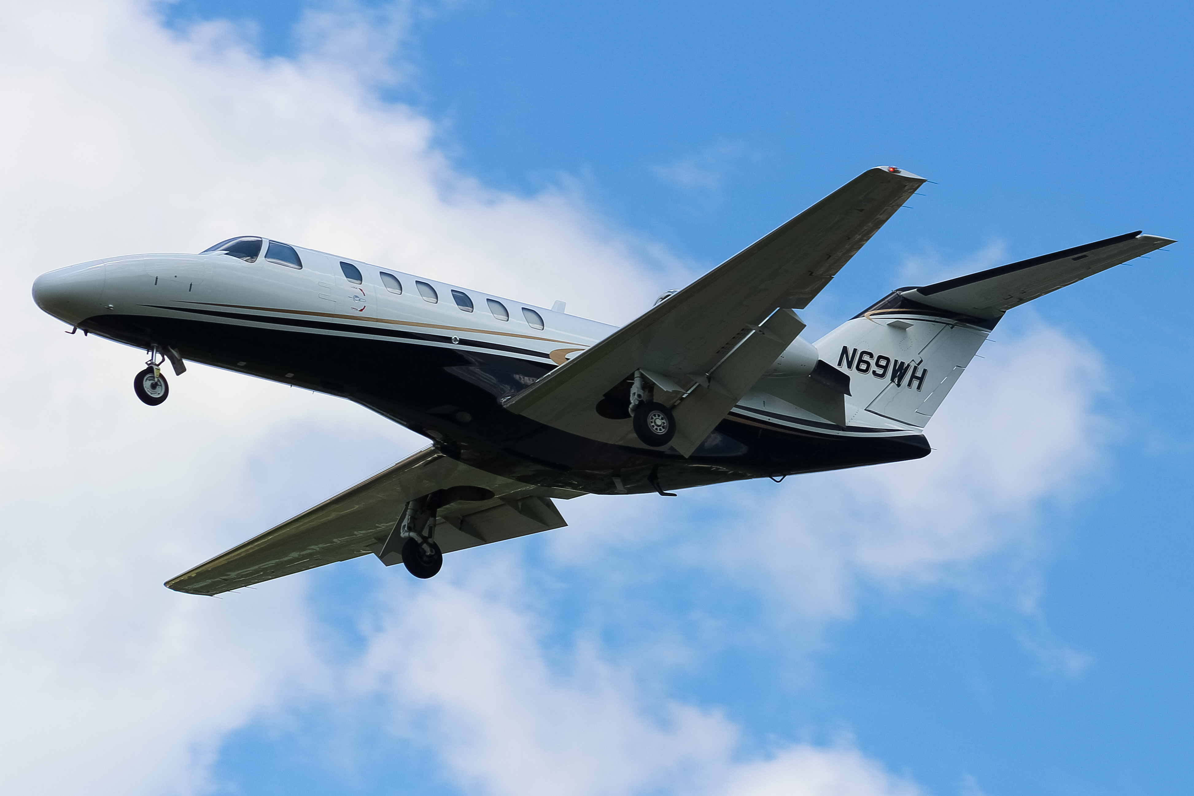 Full size: PRIVATE  Cessna 560XLS Citation Excel N69WH at Cincinnati Municipal Airport/Lunken Field
